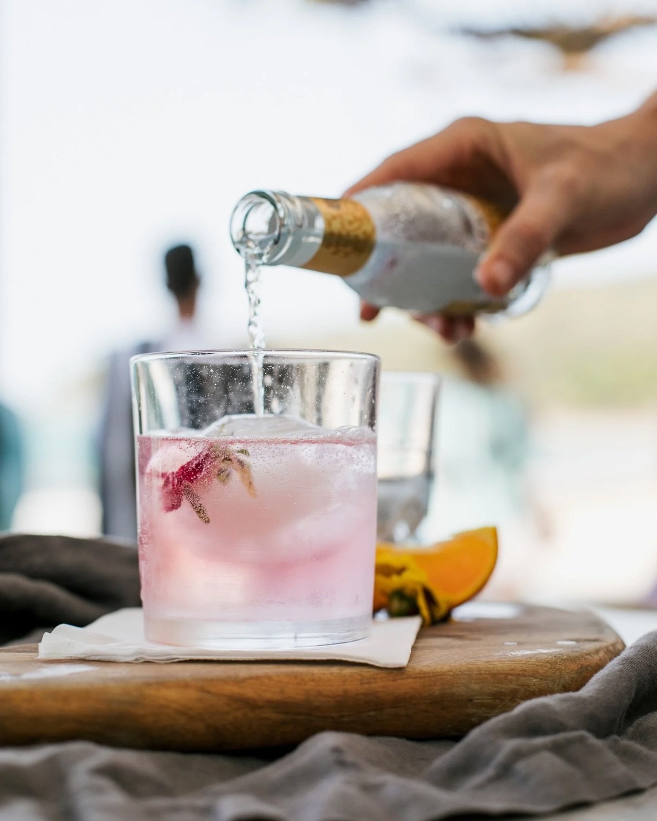 Friday afternoon feels ✨ Slowly easing into the weekend with our refreshing artisan gin selection, the perfect accompaniment to beachfront vibes and a laid-back Friday afternoon.

.
.
.

#fridayafternoon #gin #gintonic #ginlover #artisangin #fridayfe