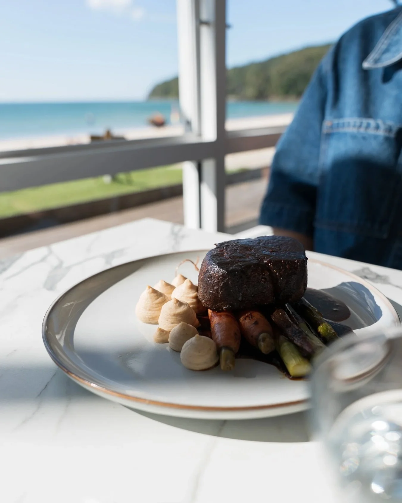 Boardwalk Bistro, where beachfront meets relaxed dining 🌊✨

.
.
.

#boardwalkbistronoosa #beachfrontdining #noosarestaurant #noosaeats #noosafood #noosamainbeach #hastingsstreetnoosa