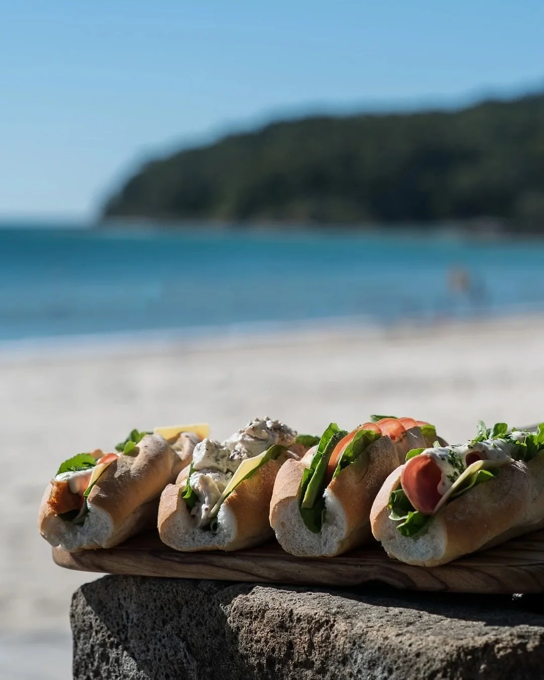 There&rsquo;s no better way to spend a sunny day than with good food by the ocean ☀️ 
Swing by our kiosk to grab your favourites to takeaway &mdash; perfect for a beach picnic, soaking up the sun, or refuelling after a stroll in the National Park.

.