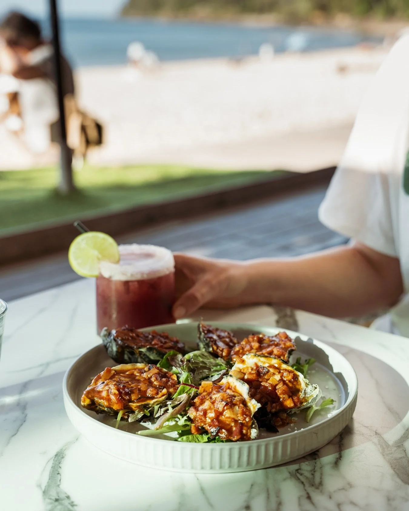 Oyster hour hits differently by the water 🦪🌊
$2 oyster happy hour is on every day &mdash; pair a dozen with your favorite cocktail and let the afternoon vibes roll. Ocean breeze included.

📍 Boardwalk Bistro
🕒 Every day from 3:00&ndash;4:30 PM
🗓