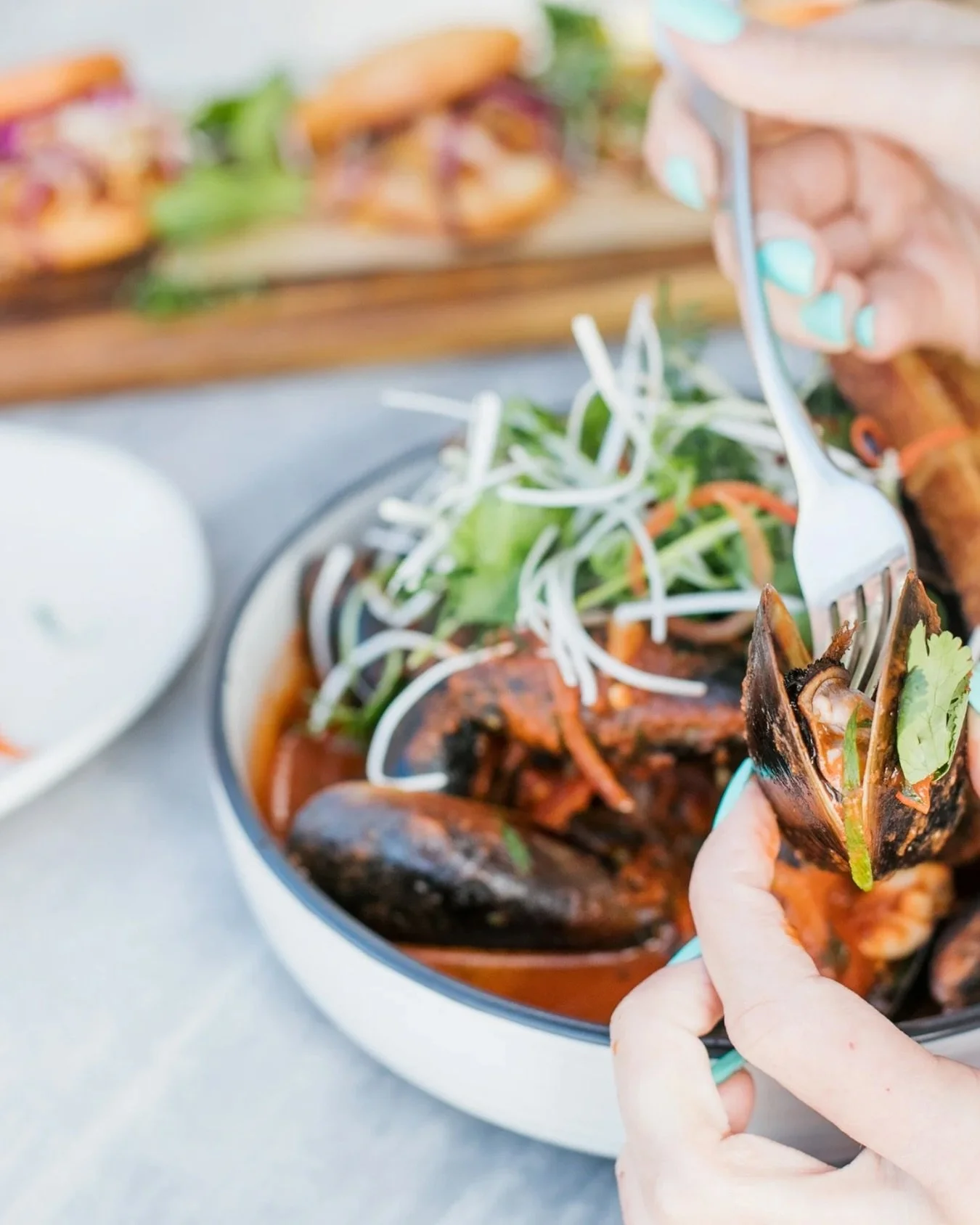 Come escape the weather with our mussels hot pot. Slow-simmered in tomato, drizzled with olive oil, and paired with toasted turkish bread. Pure comfort on a rainy day.

.
.
.

#mussels #hotpot #rainydayvibes #noosa #noosaheads #hastingsstreetnoosa #n