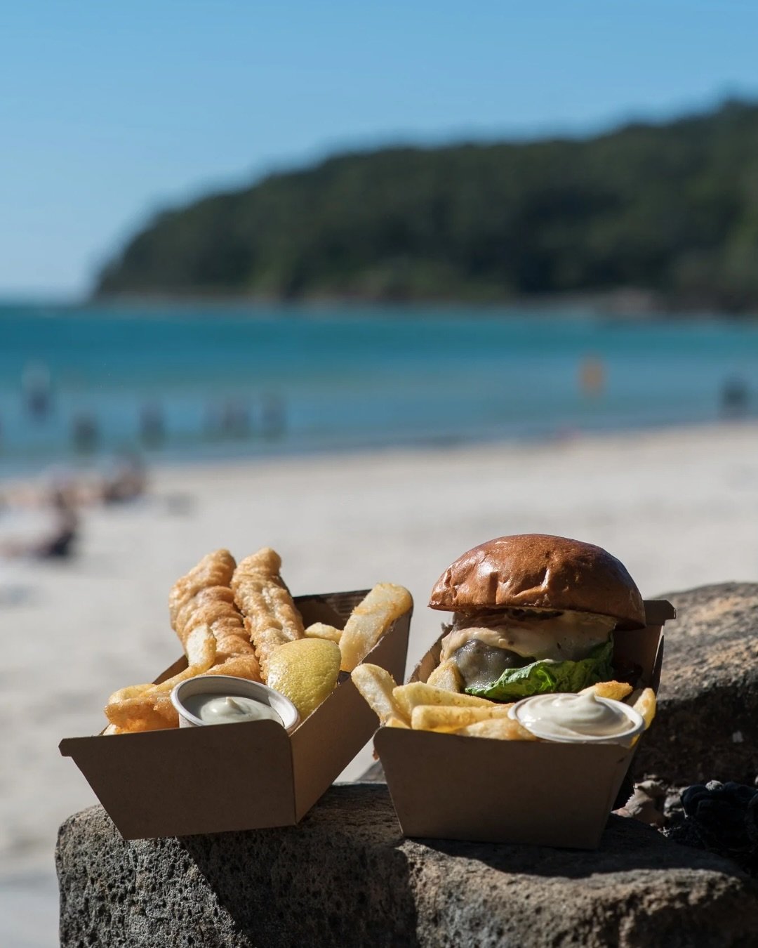 Golden fish &amp; chips, juicy burgers, fresh baguettes, crisp salads, smoothies, juices &amp; barista coffee ☕🌯🍔

Everything you&rsquo;re craving, all in one stop.

.
.
.

#boardwalkbistrokiosk #noosabeach #noosatakeaway #noosafood #noosaeats