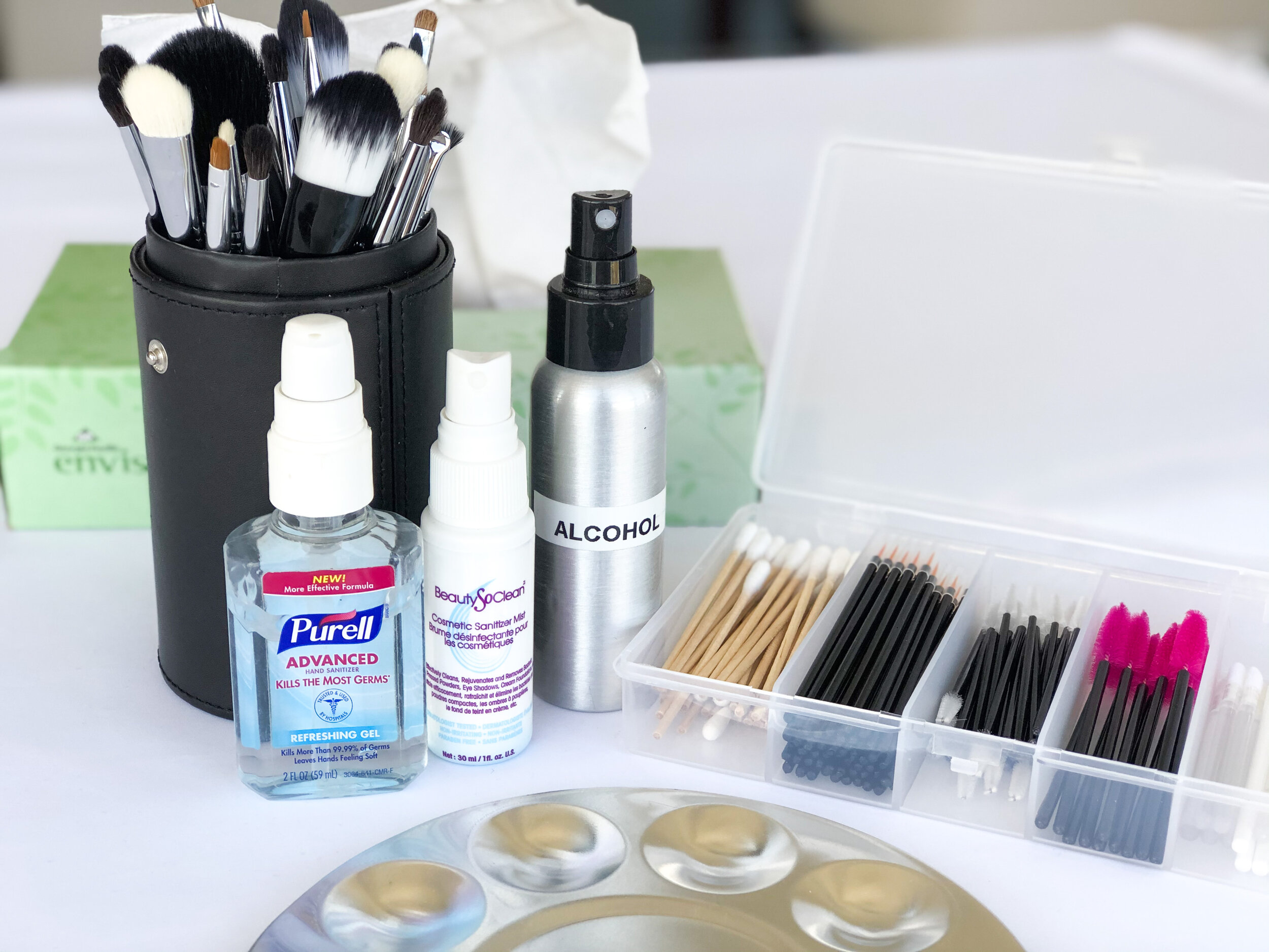 How Pro Makeup Artists Clean Their Makeup Brushes When Working
