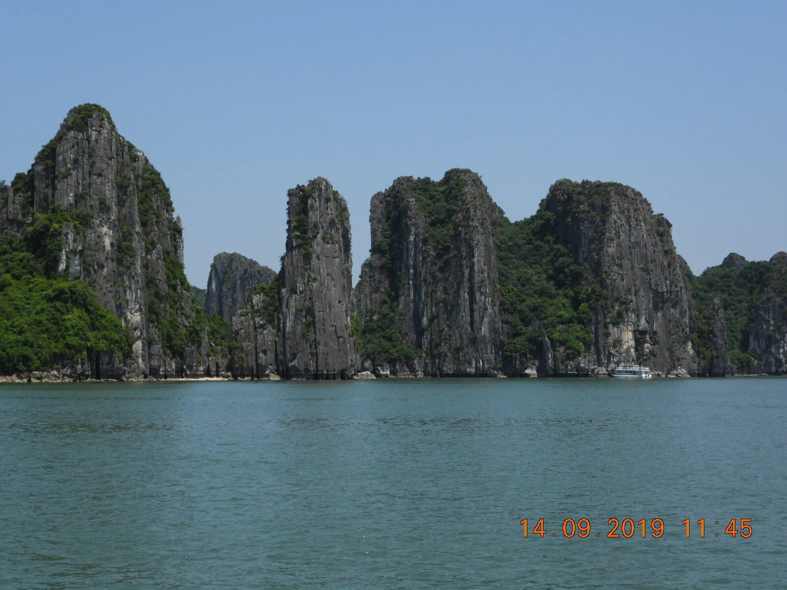 Ha Long Bay view -1.JPG