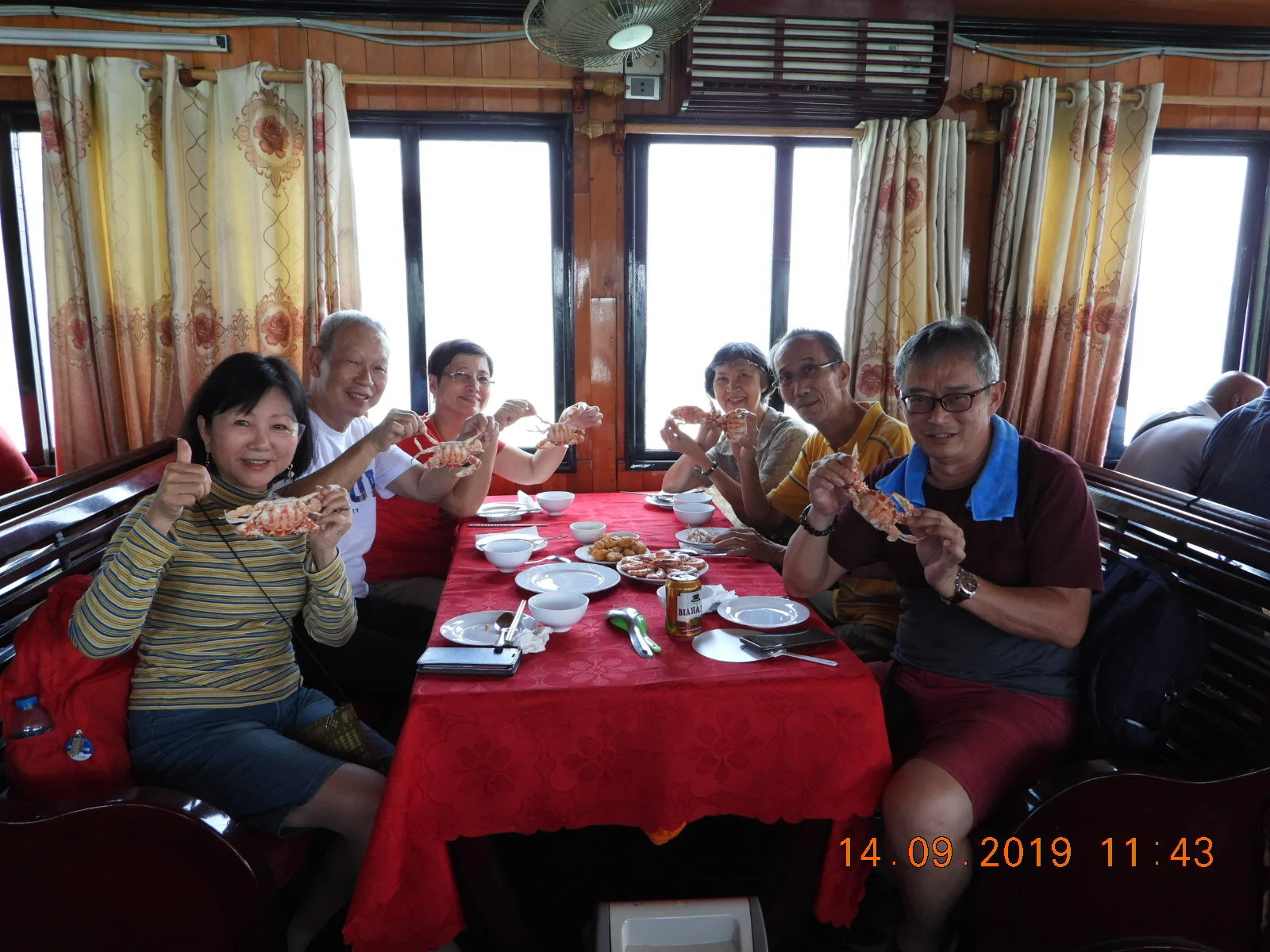 Seafood lunch at Ha Long Bay onboard Indochina junk-1.JPG