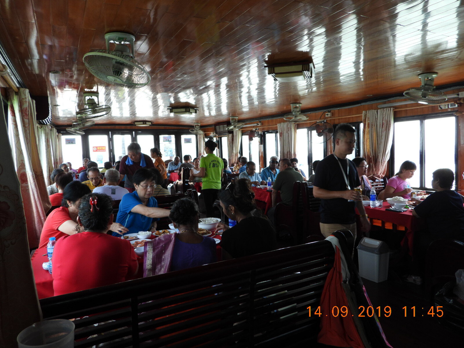 Seafood lunch at Ha Long Bay onboard Indochina junk-2.JPG