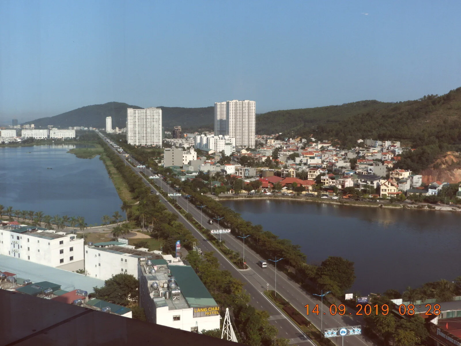 Tranquil peaceful town in Ha Long Bay (1).JPG