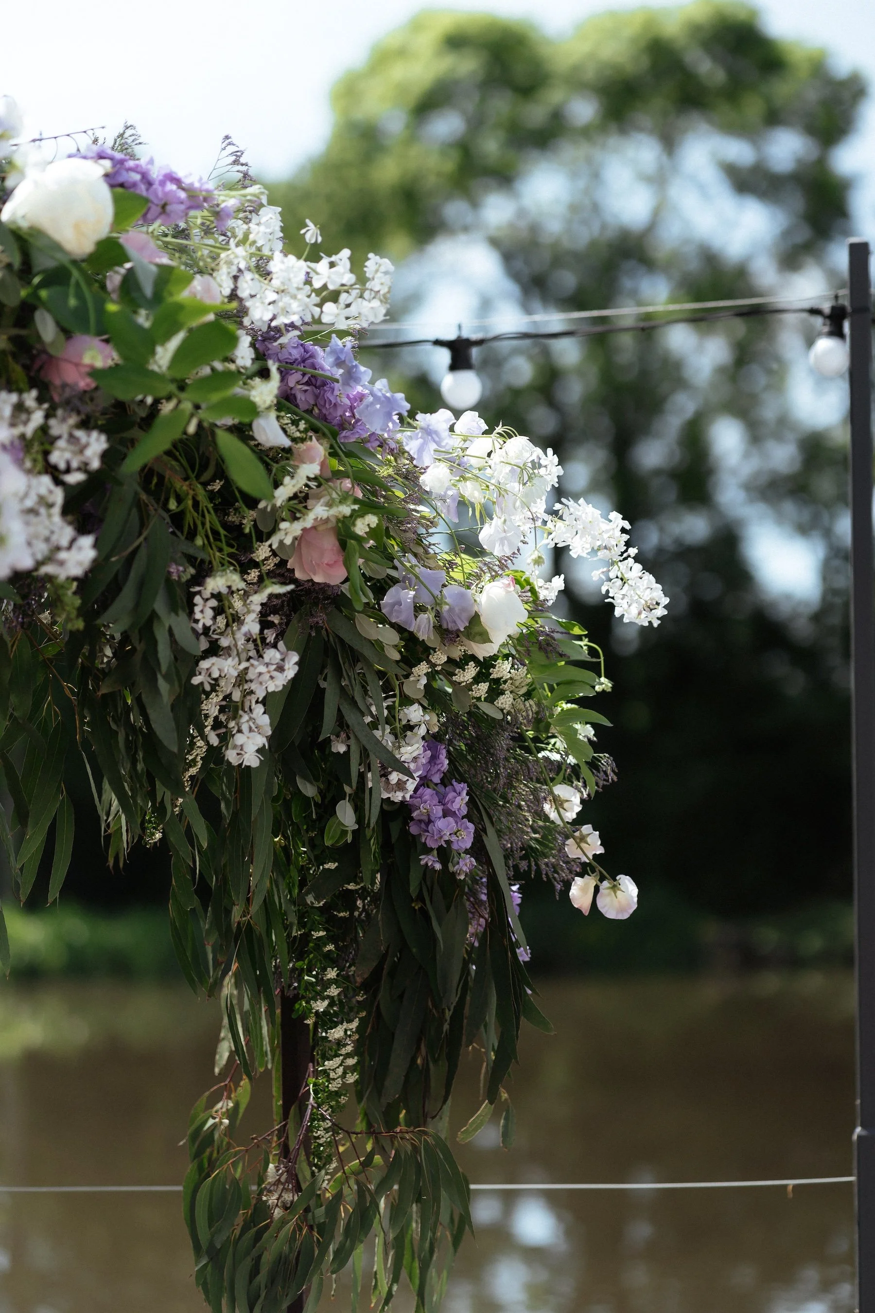 GraceDoveLakeside Floral Ceremony Arch.jpg