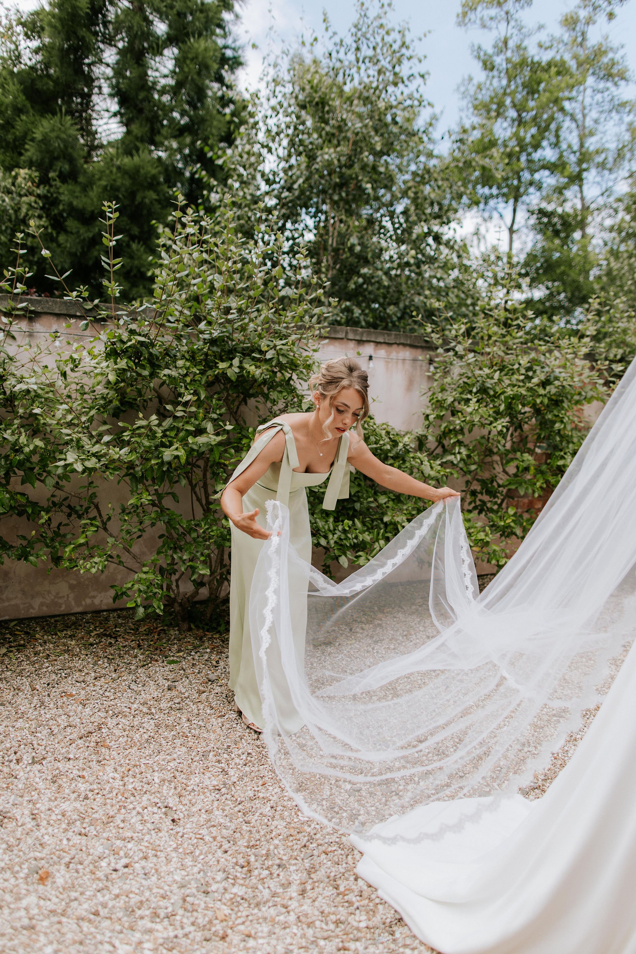 ChloeandCallum-BarnsandYard-StephNewtonPhotography020.jpg