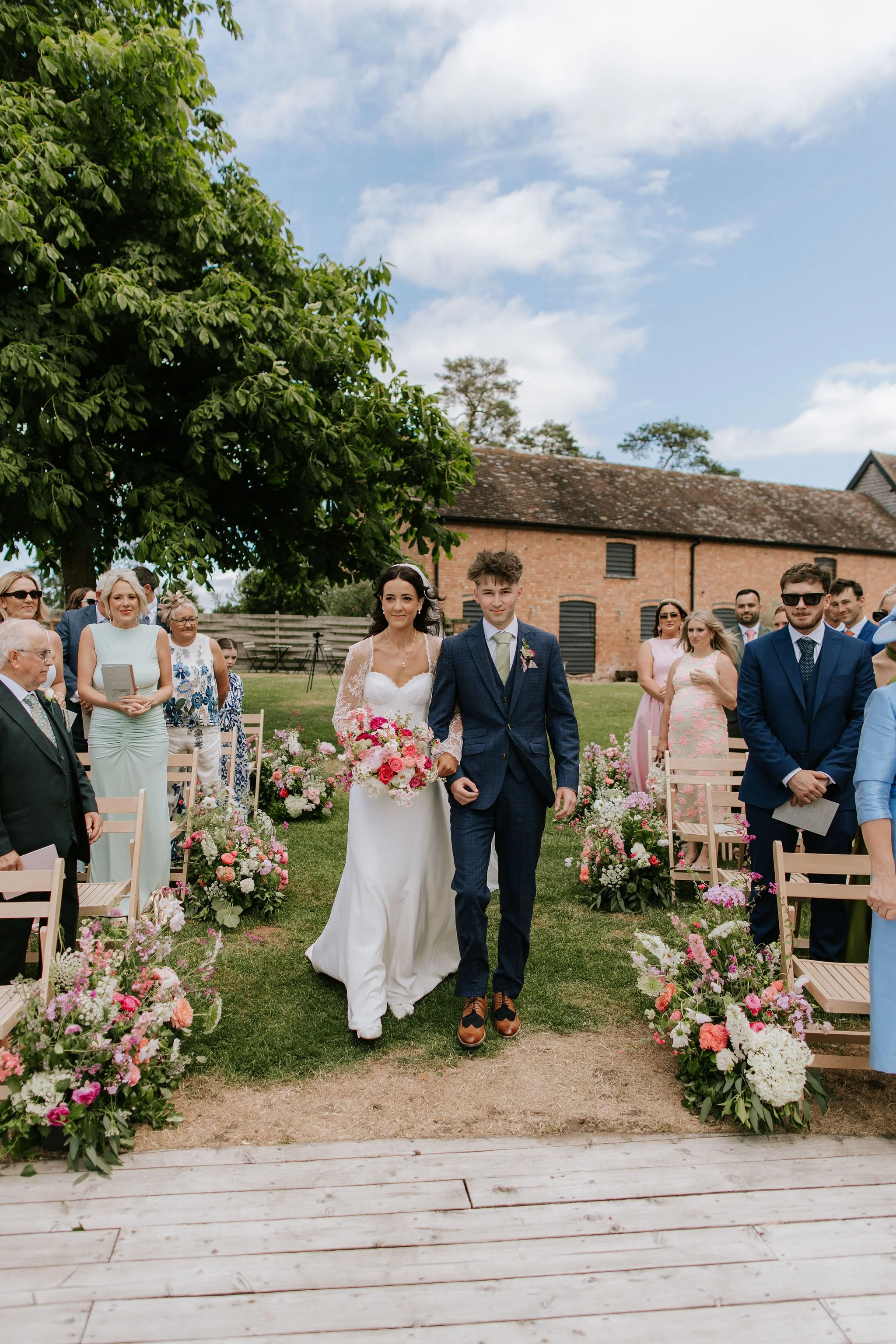 ChloeandCallum-BarnsandYard-StephNewtonPhotography025.jpg