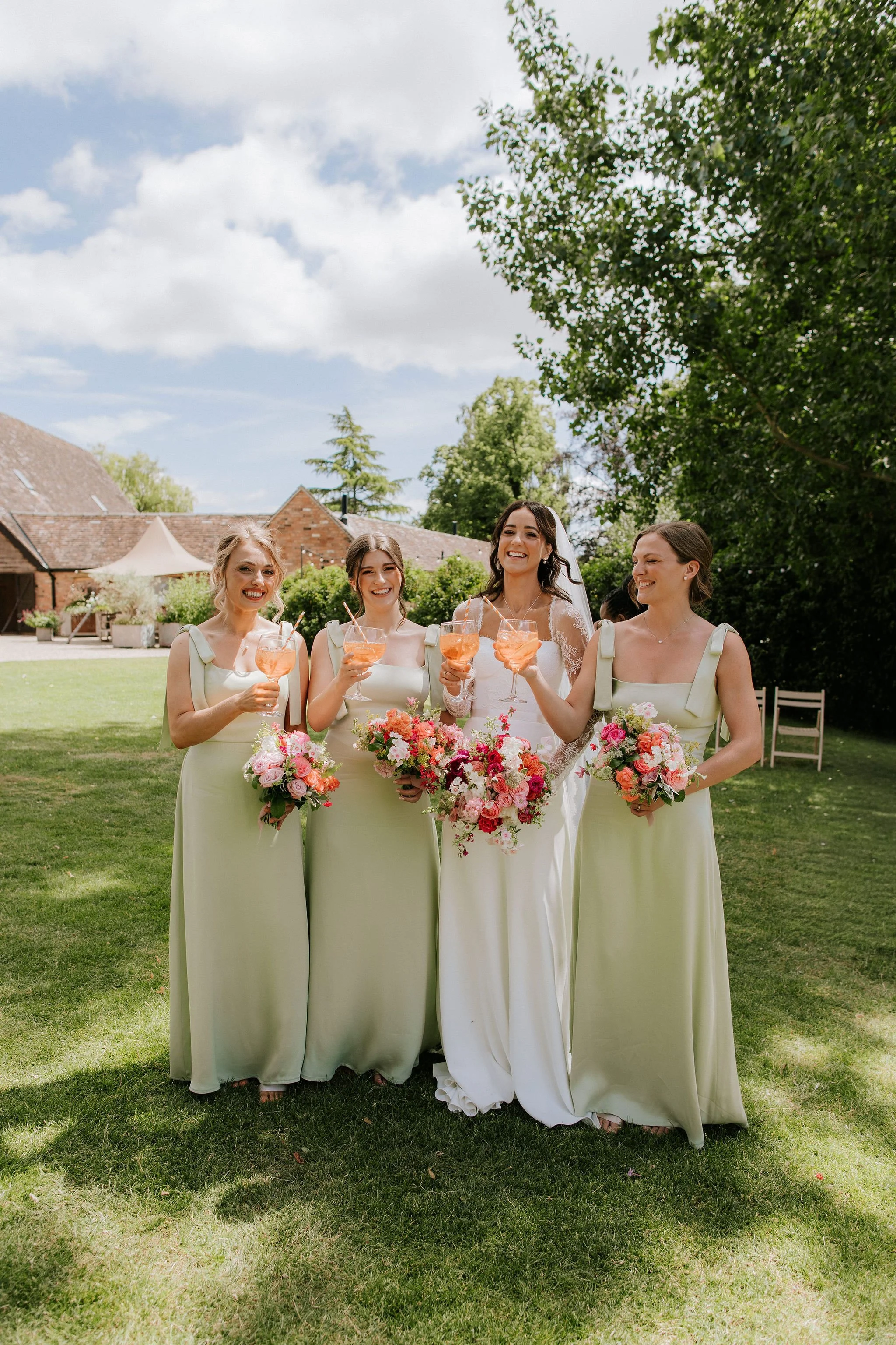 ChloeandCallum-BarnsandYard-StephNewtonPhotography051.jpg