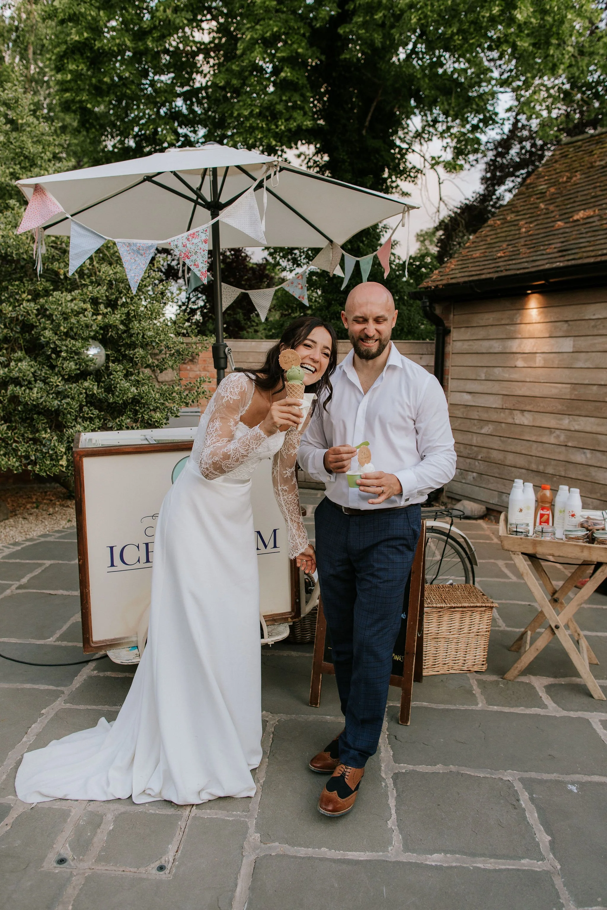 ChloeandCallum-BarnsandYard-StephNewtonPhotography131.jpg