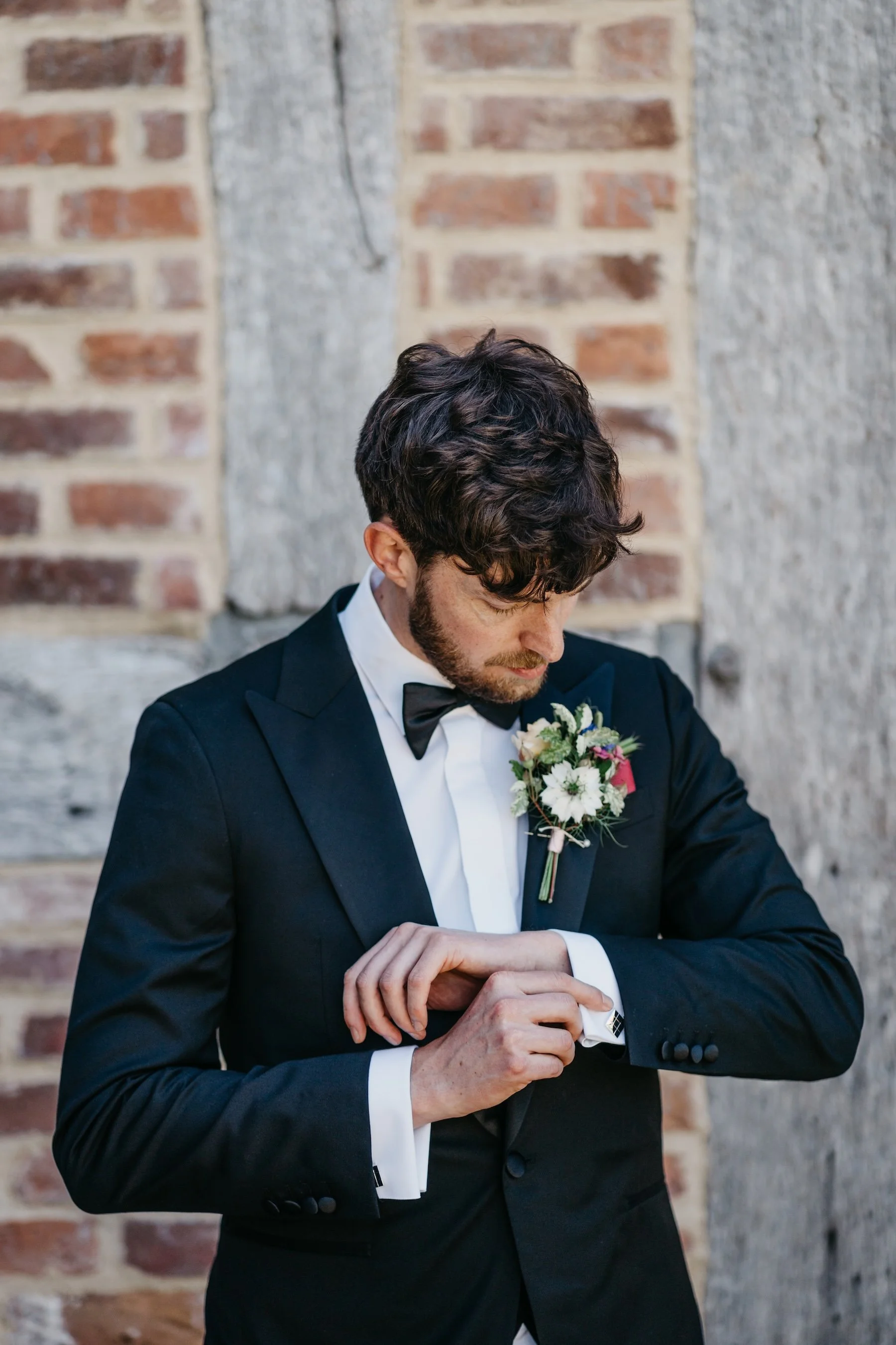 GroomportraitatbarnsandyardAllieTomWedding-104.jpg