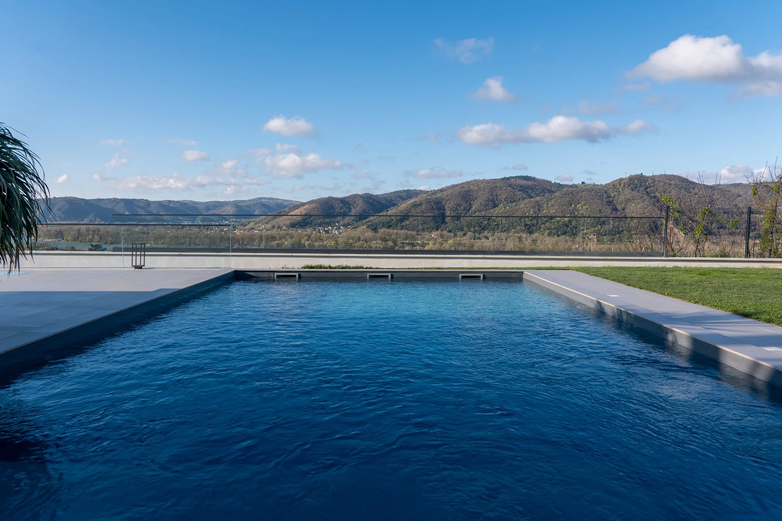 VILLA_contempraien_vue_ardeche.jpg