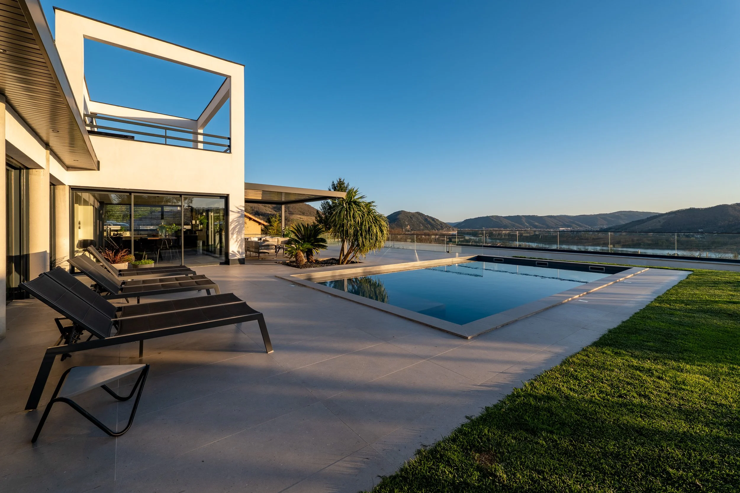 Villa-contemporaine-piscine-Valence.jpg