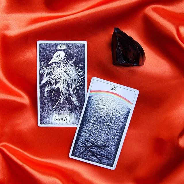 M&aring;nga reagerar starkt p&aring; kortet D&ouml;den och eftersom n&aring;gra av er nu f&aring;tt det som &aring;rskort f&ouml;r 2019 t&auml;nkte jag f&ouml;rklara det lite.. Tarotkortet D&ouml;den st&aring;r f&ouml;r f&ouml;r&auml;ndring &amp; tra