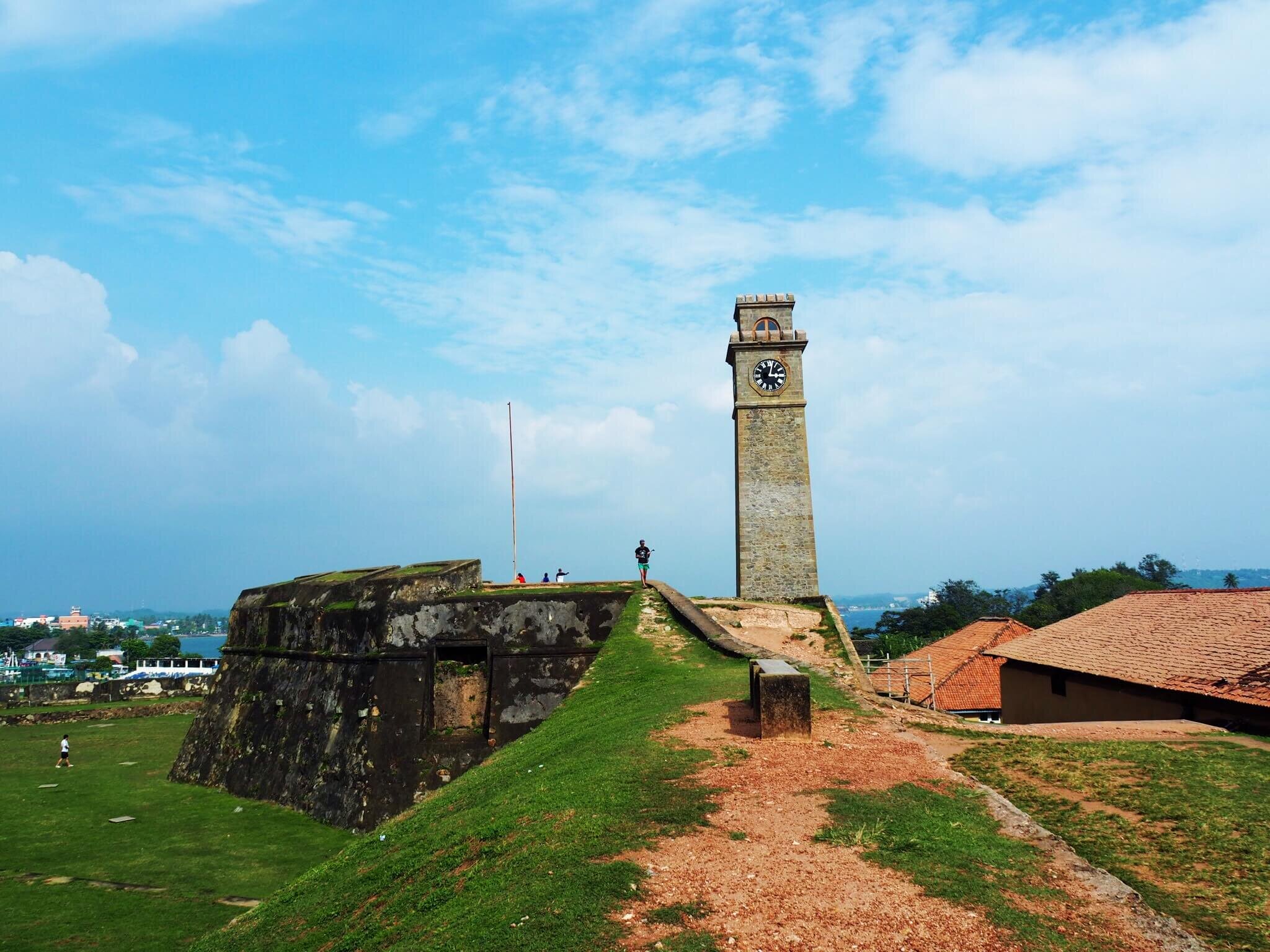  Walk along the ramparts… 