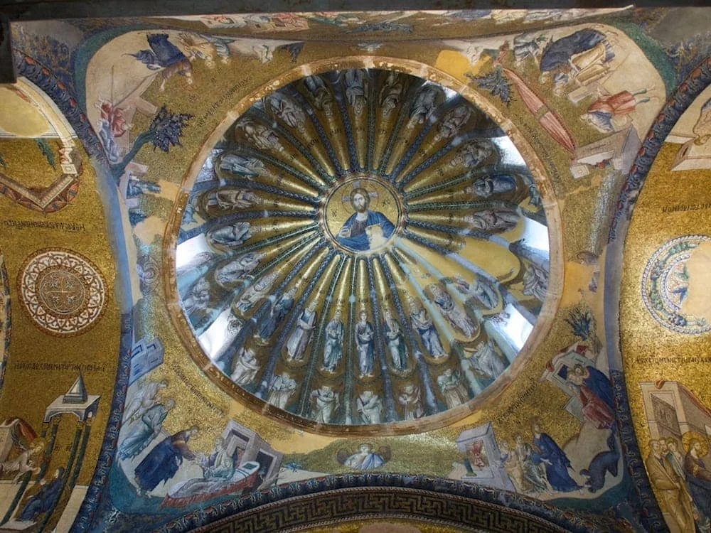 view-of-an-ornate-dome-and-walls-decorated-with-gold-mosaics-at-the-chora-church-in-istanbul