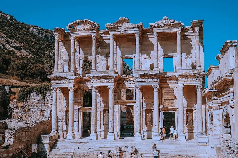 14 day travel itinerary turkey The ruins of the Celsus Library under a blue sky at Ephesus in TĂŒrkiye