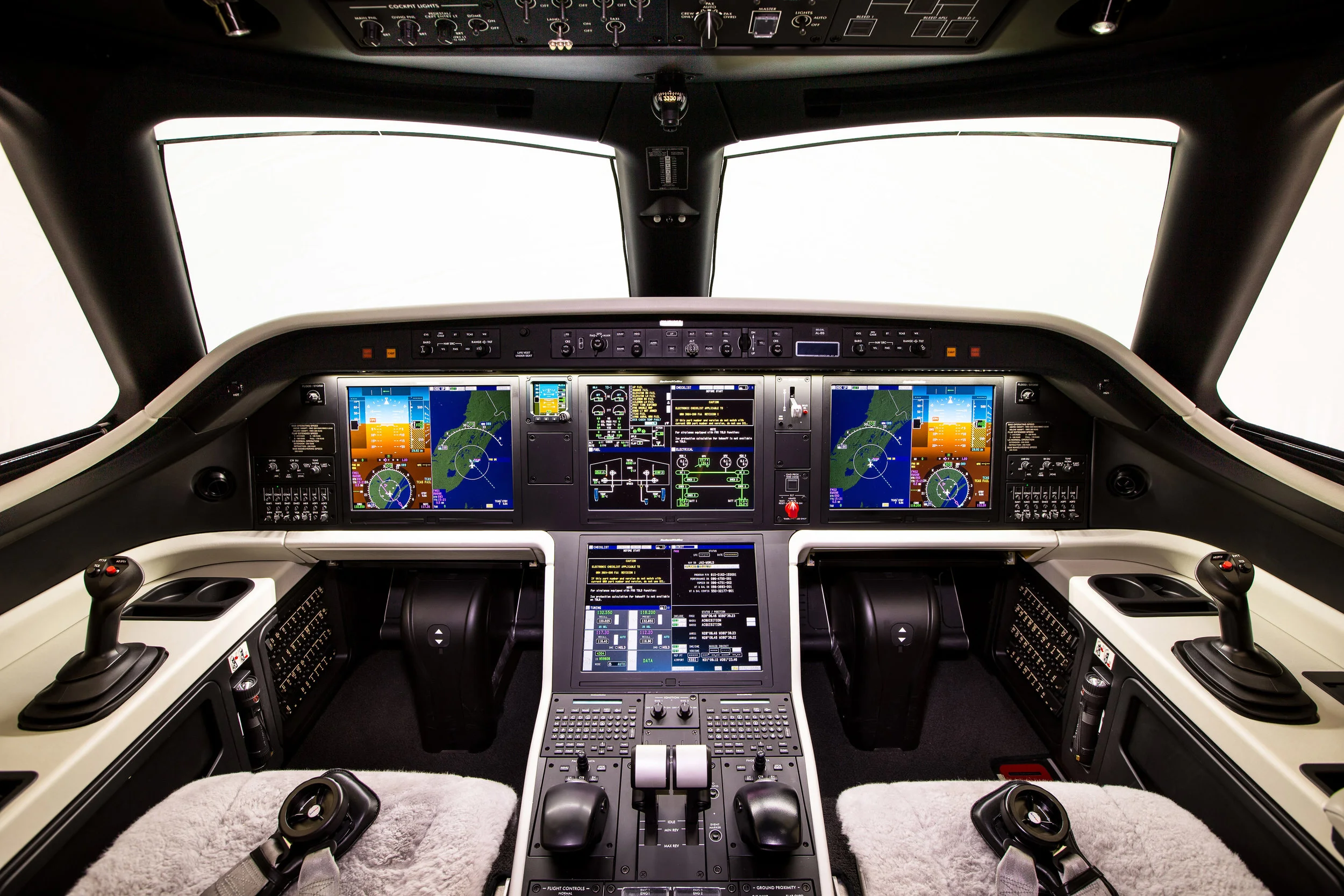 Legacy500_int-cockpit.jpg