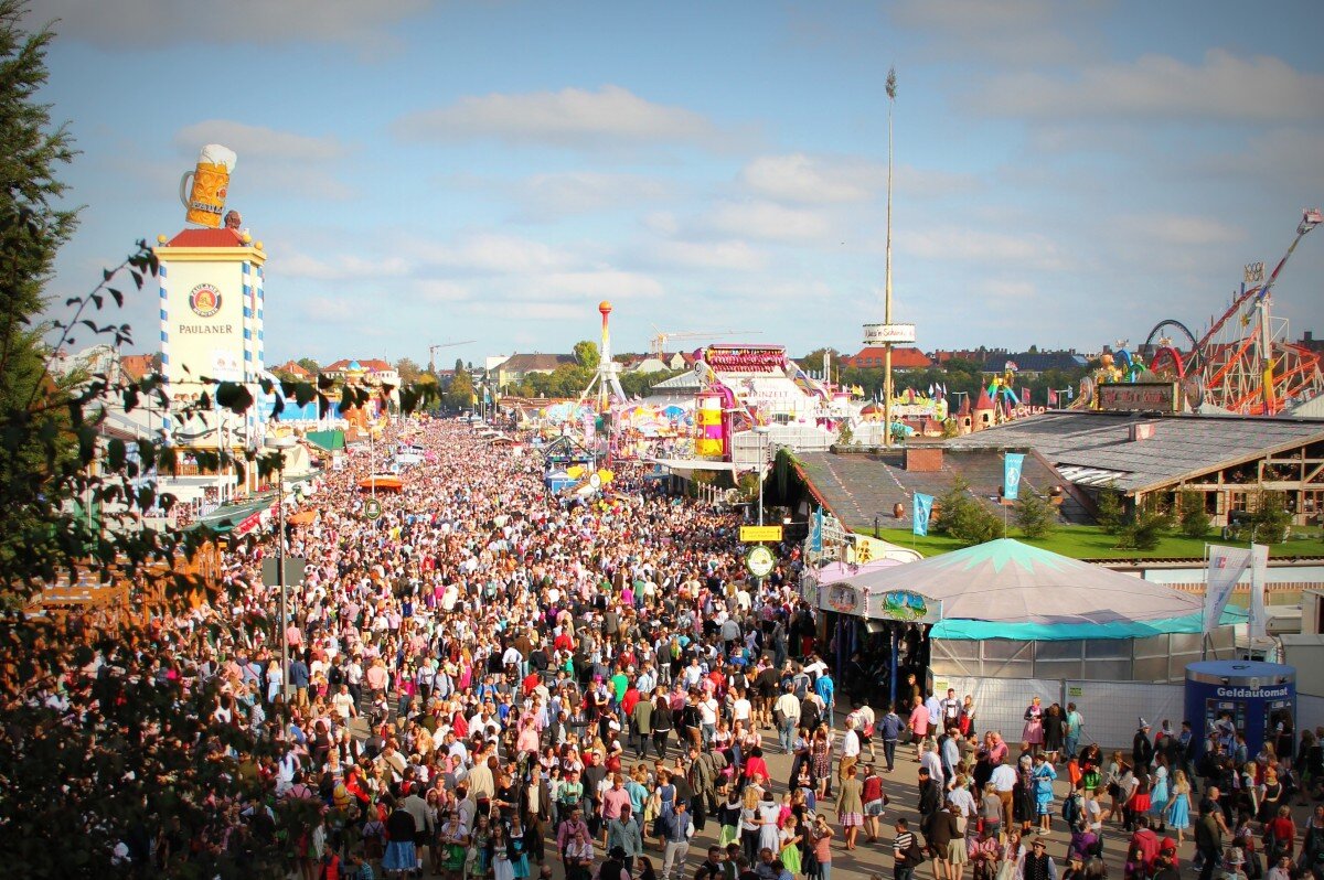 Bavaria_beer_fest_beer_tents_crowd_munchen_munich_Octoberfest_Oktoberfest-1052713.jpg!d.jpeg