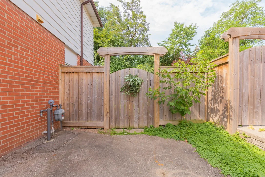 128 Bonham Blvd, Mississauga - MLS-10.jpg