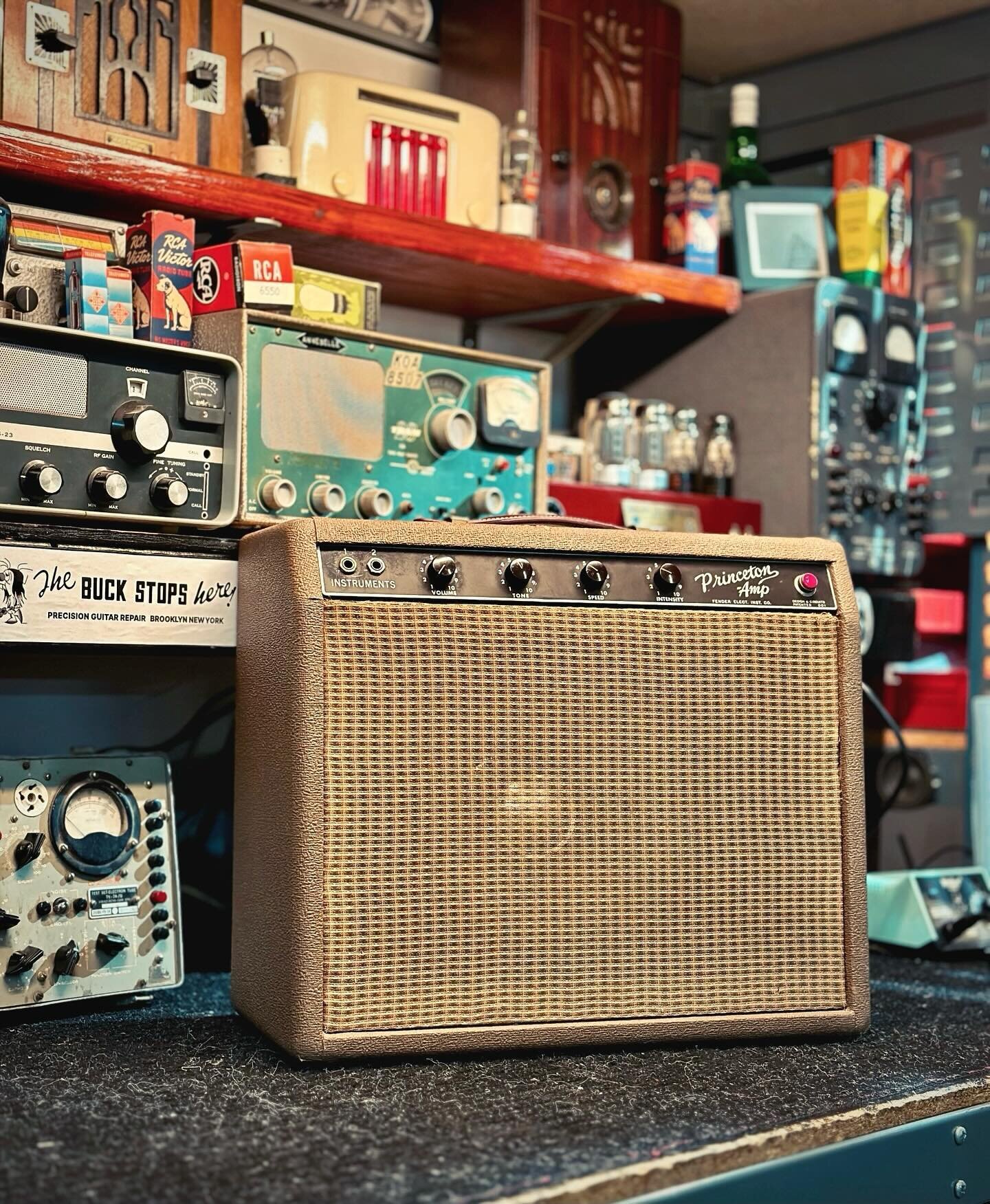 Here&rsquo;s is a 1962 Princeton 6G2. With a 10 inch speaker and a pair of 6V6s, it delivers 12 watts twisting the night away through the 125A10B output transformer which is smaller than the other Fender push pull 6V6 amp of 1962, the Deluxe. 

The D