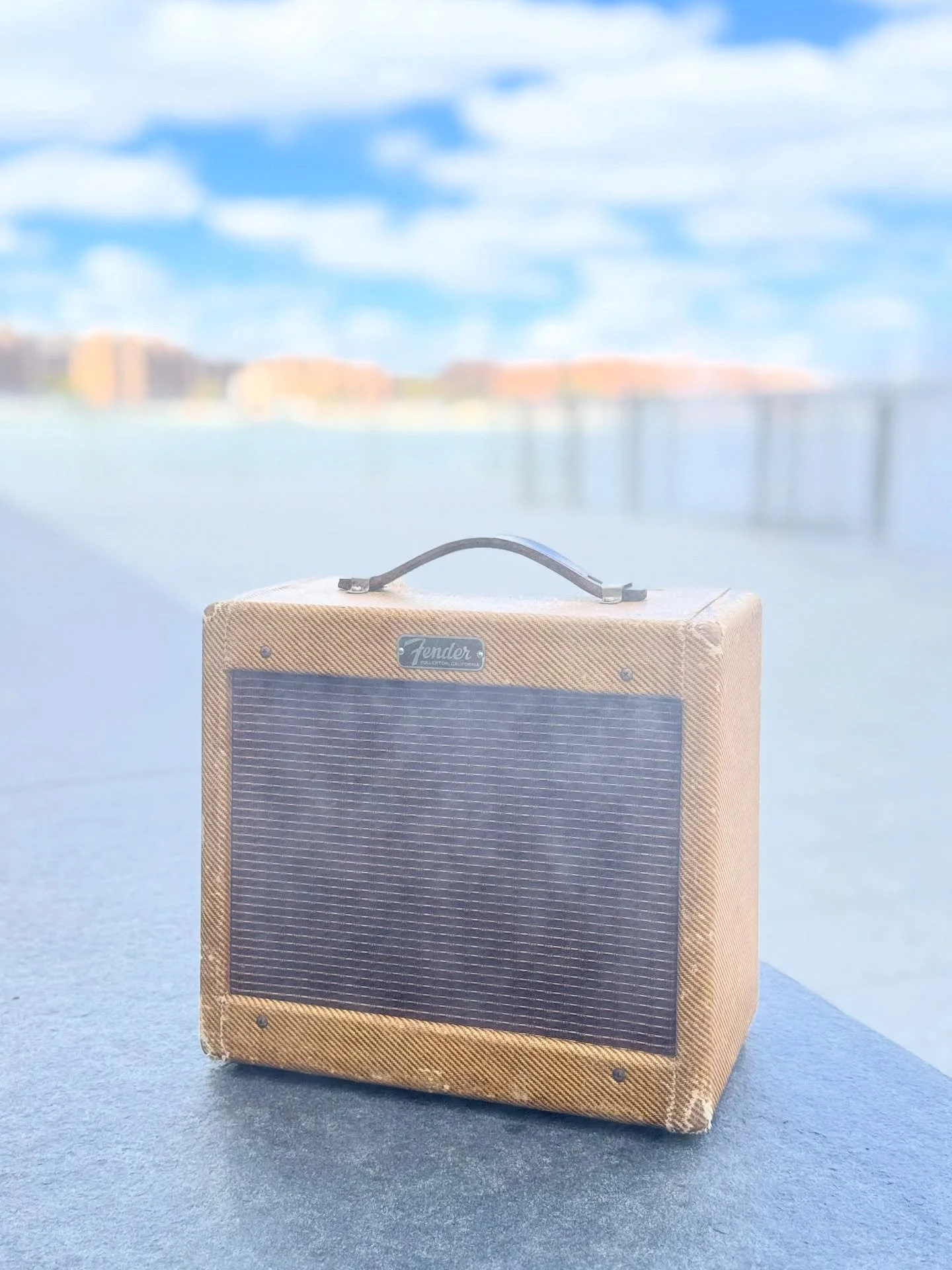 It’s not every day I have two 59 5F1 Champs in the shop but I had to hear them side by side and take some photos of the one just serviced. So simple, pure and iconic. Thanks to @precisionguitar for slaying the playing!