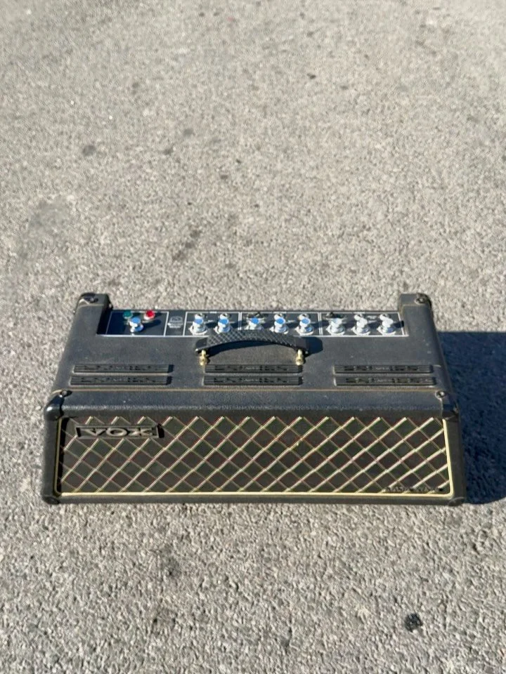 Friday testing this 67 VOX V1143 solid state Beatle head.  So apparently the Beatles never used the new 1143s but did use a very similar head, the early &ldquo;Super Beatle&rdquo; head. VOX was always giving the Beatles VOX equipment because there wa