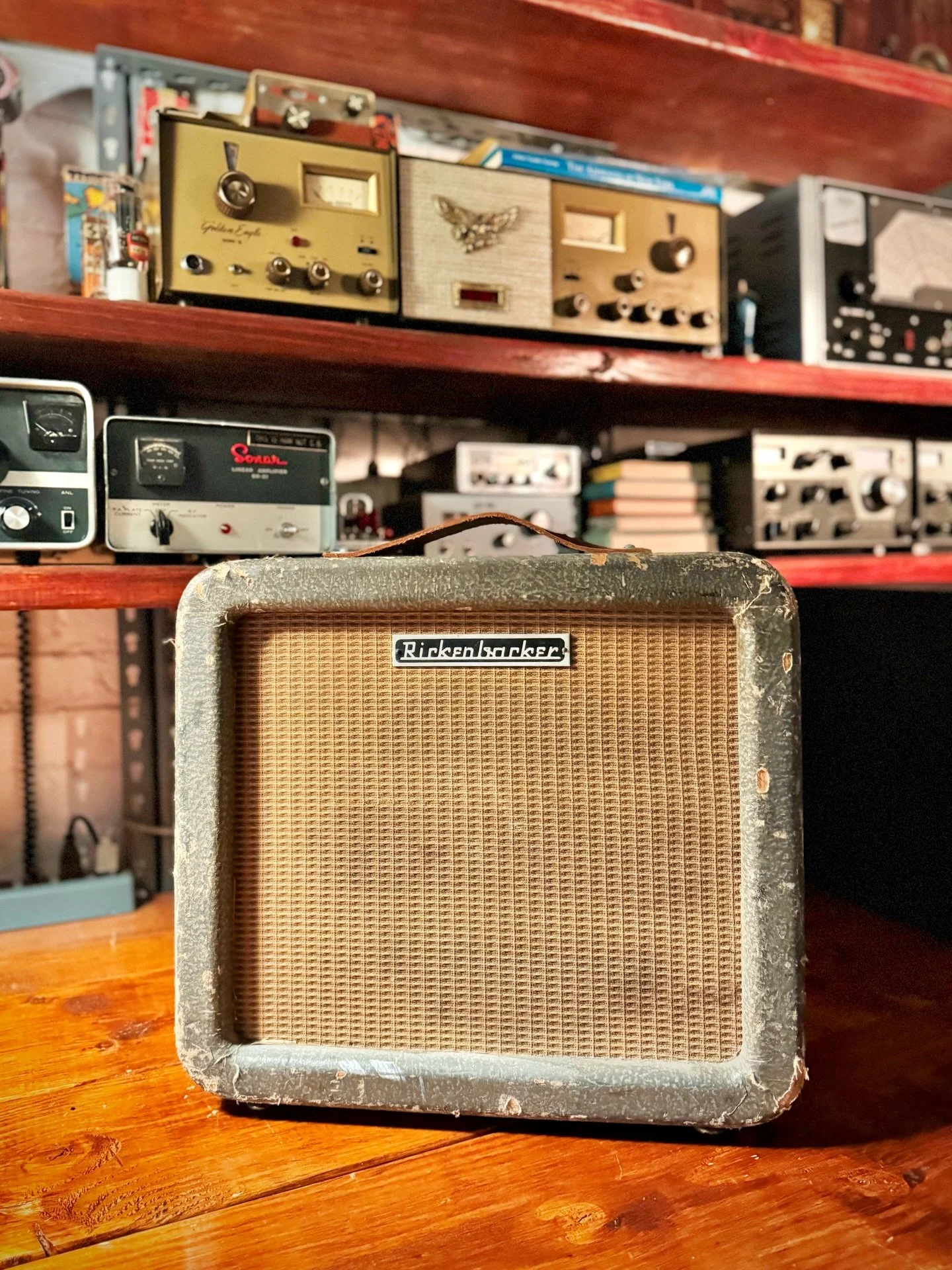Beautiful 53 Rickenbaker M-11 in for noise issues. The preamp has octal 6SC7&rsquo;s and they are noisy by nature, worse then a new years eve bus to Atlantic City. I had to find some calm tubes and service the amp. This amp was well serviced, played 