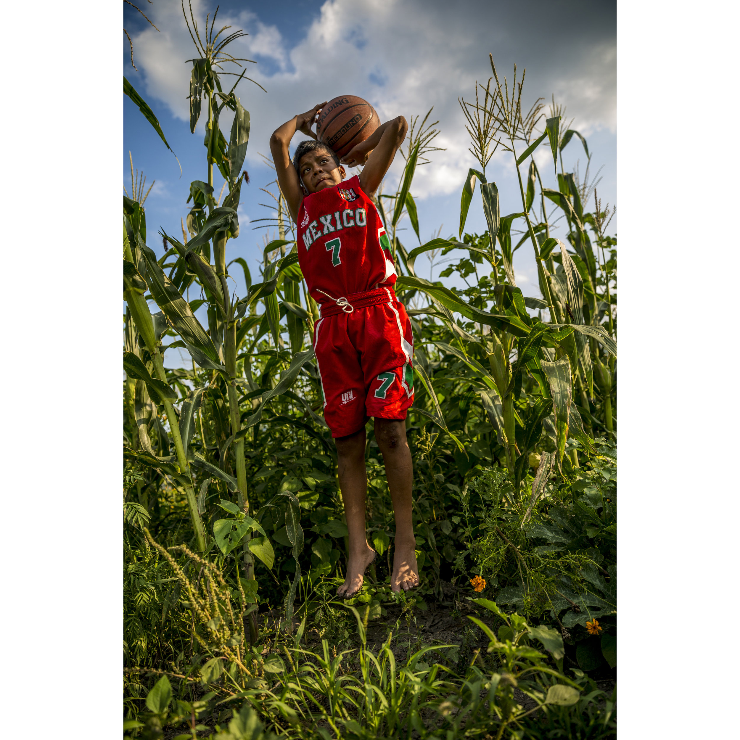 Tobias So'Xquia, 2015Trabajo editorial para el documental "Tobias So'Xquia"Digital