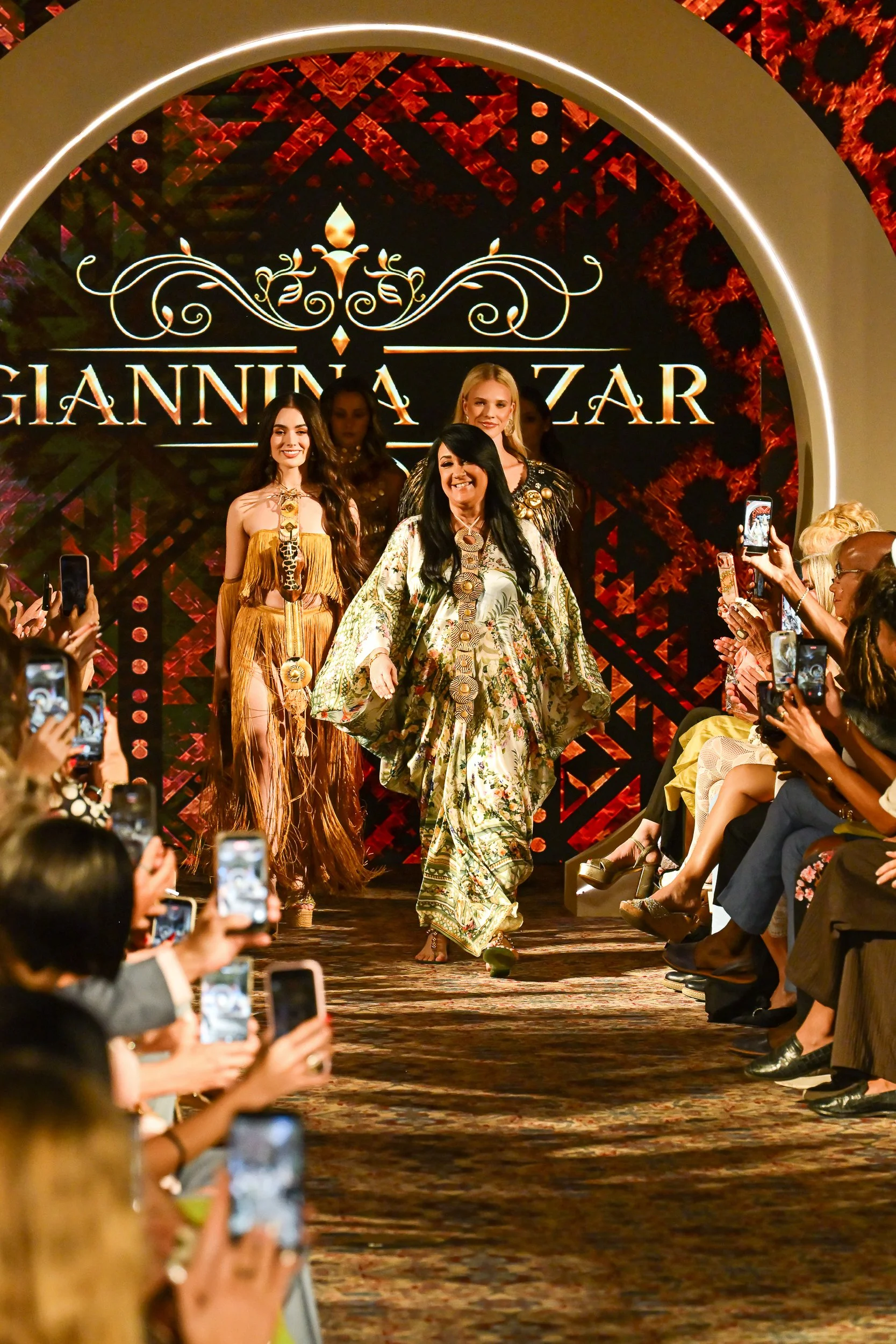 Giannina Azar @gianninaazar Miami Fashion Week @miamifashionweek Photographer Celso Diniz @celsodinizphoto 20261016 0095.jpg