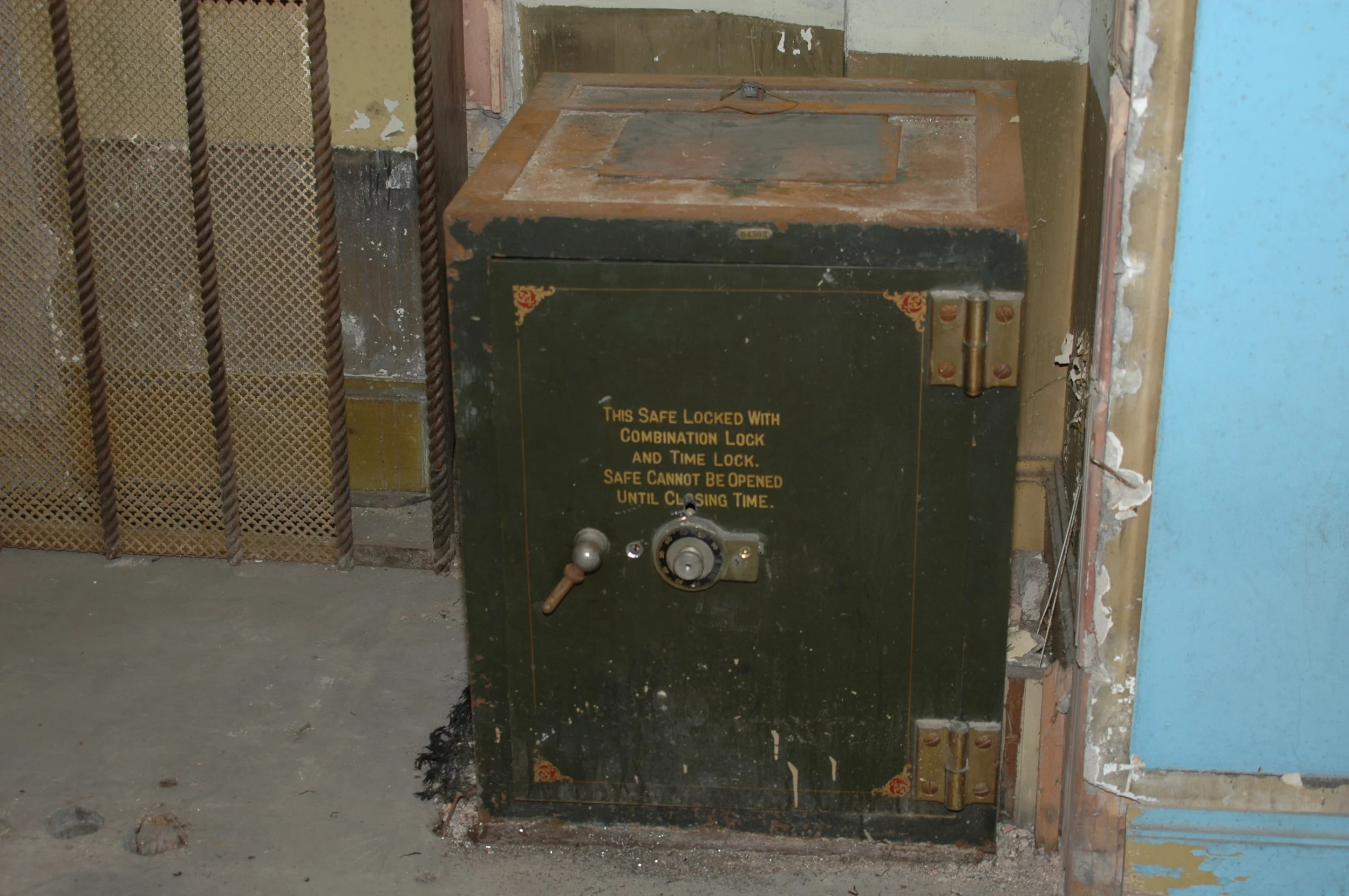 Chic_Uptown_safe4.jpg