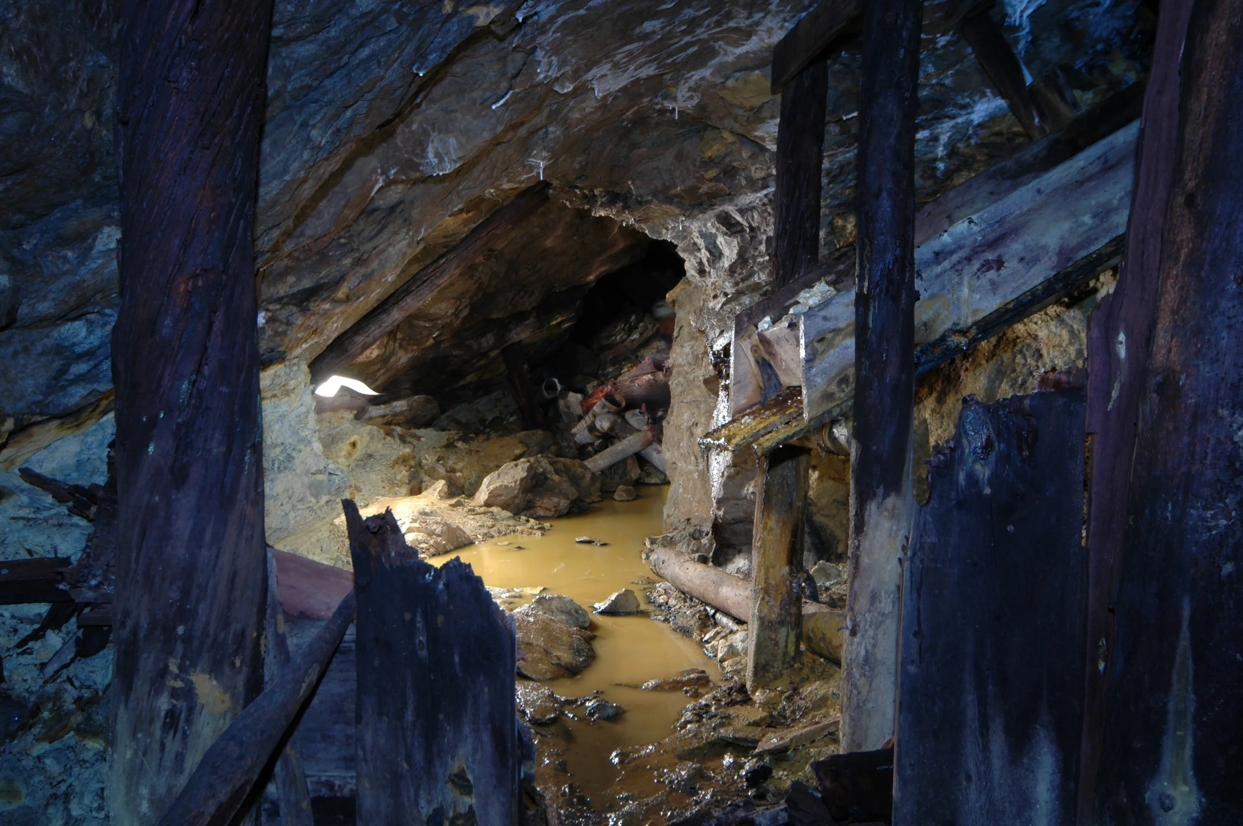Den_Pheonix_oldmine4.jpg