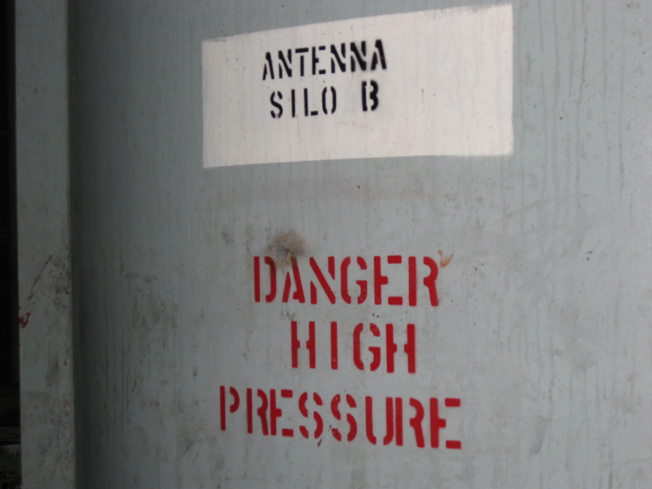 Den_silo_antennaedoor.jpg