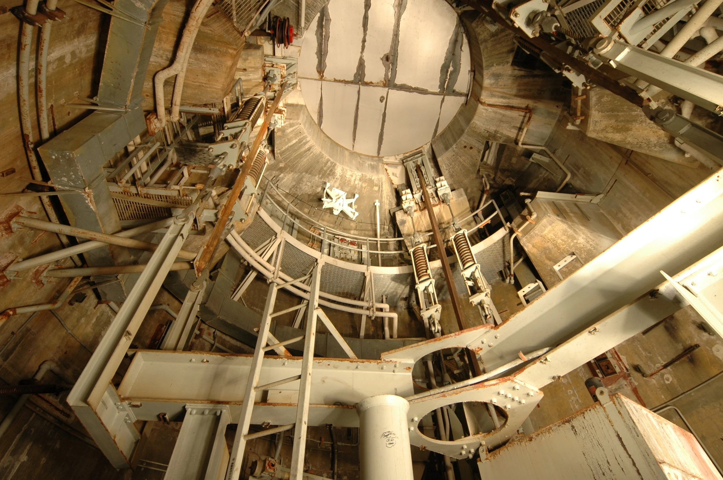 Den_silo_antennaeroom.jpg
