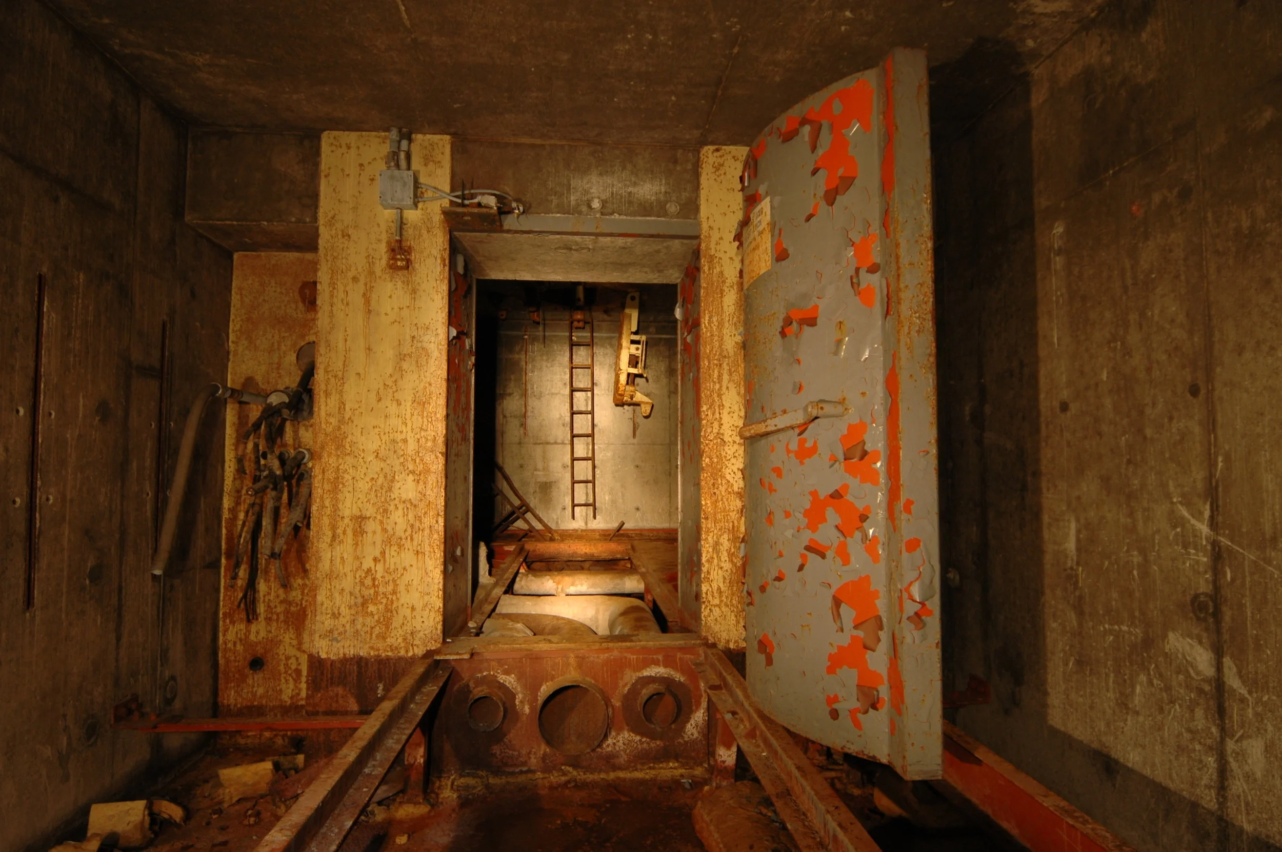Den_silo_blastdoorladder.jpg