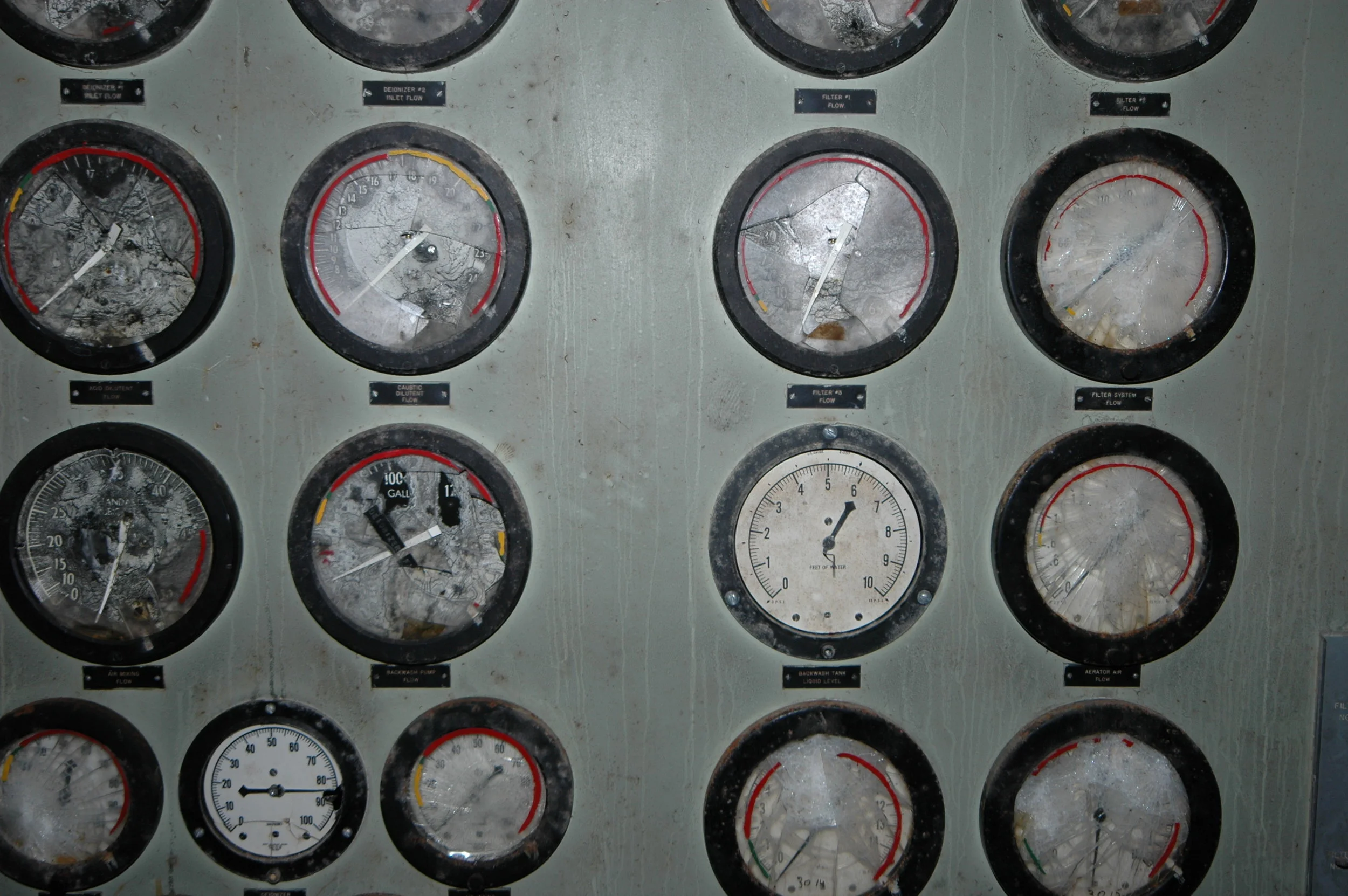 Den_silo_detail2_dials.jpg