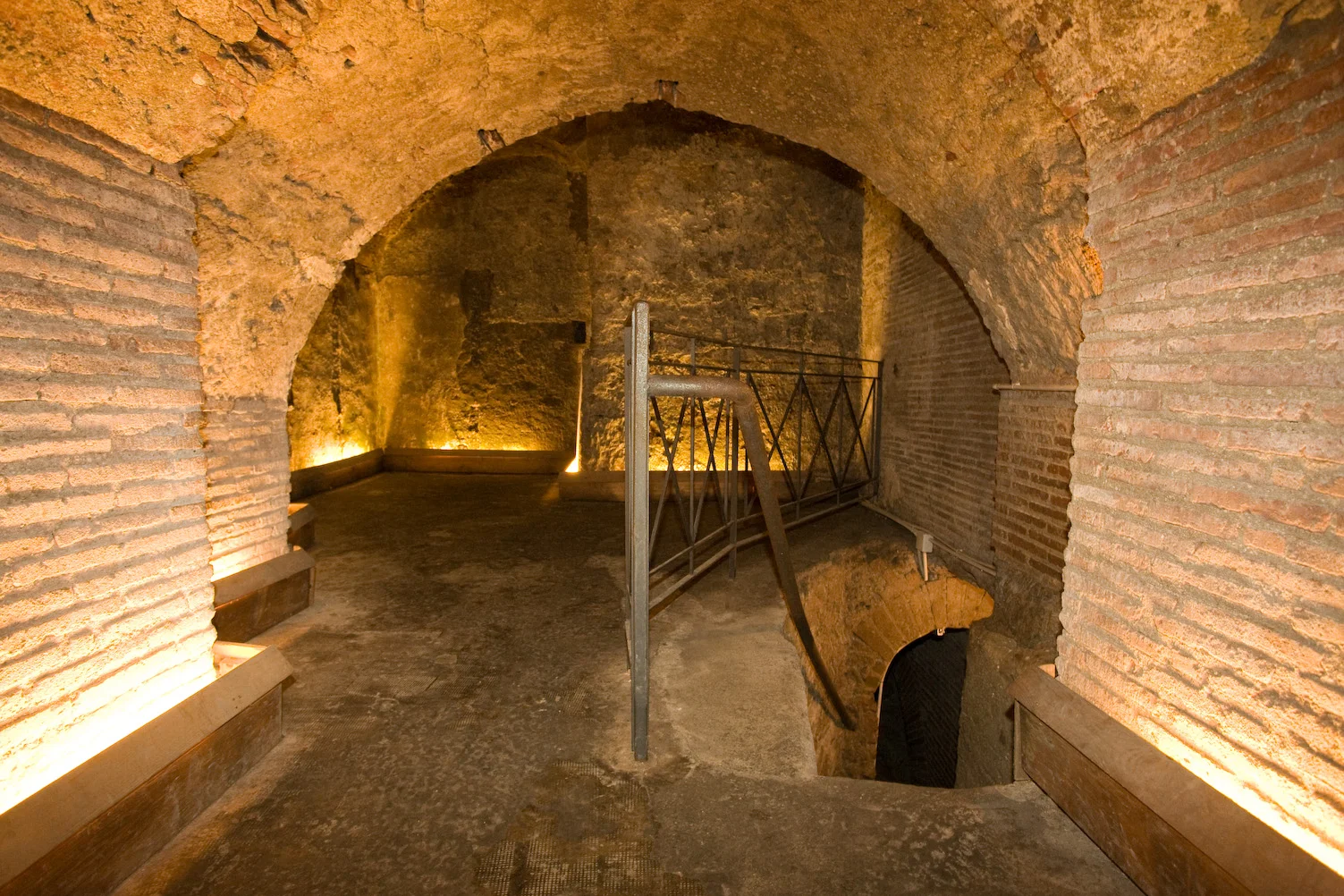 Naples_RomanTheater_004.jpg