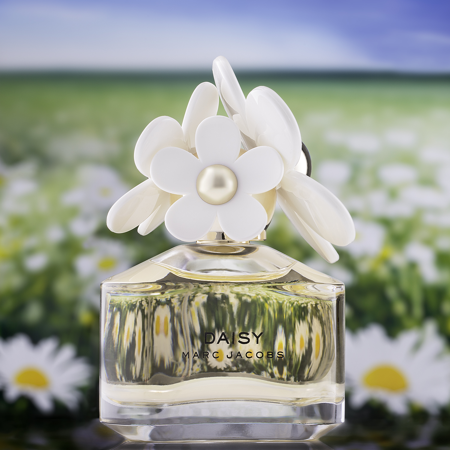 Daisy-perfume-professional-product-photography.jpg