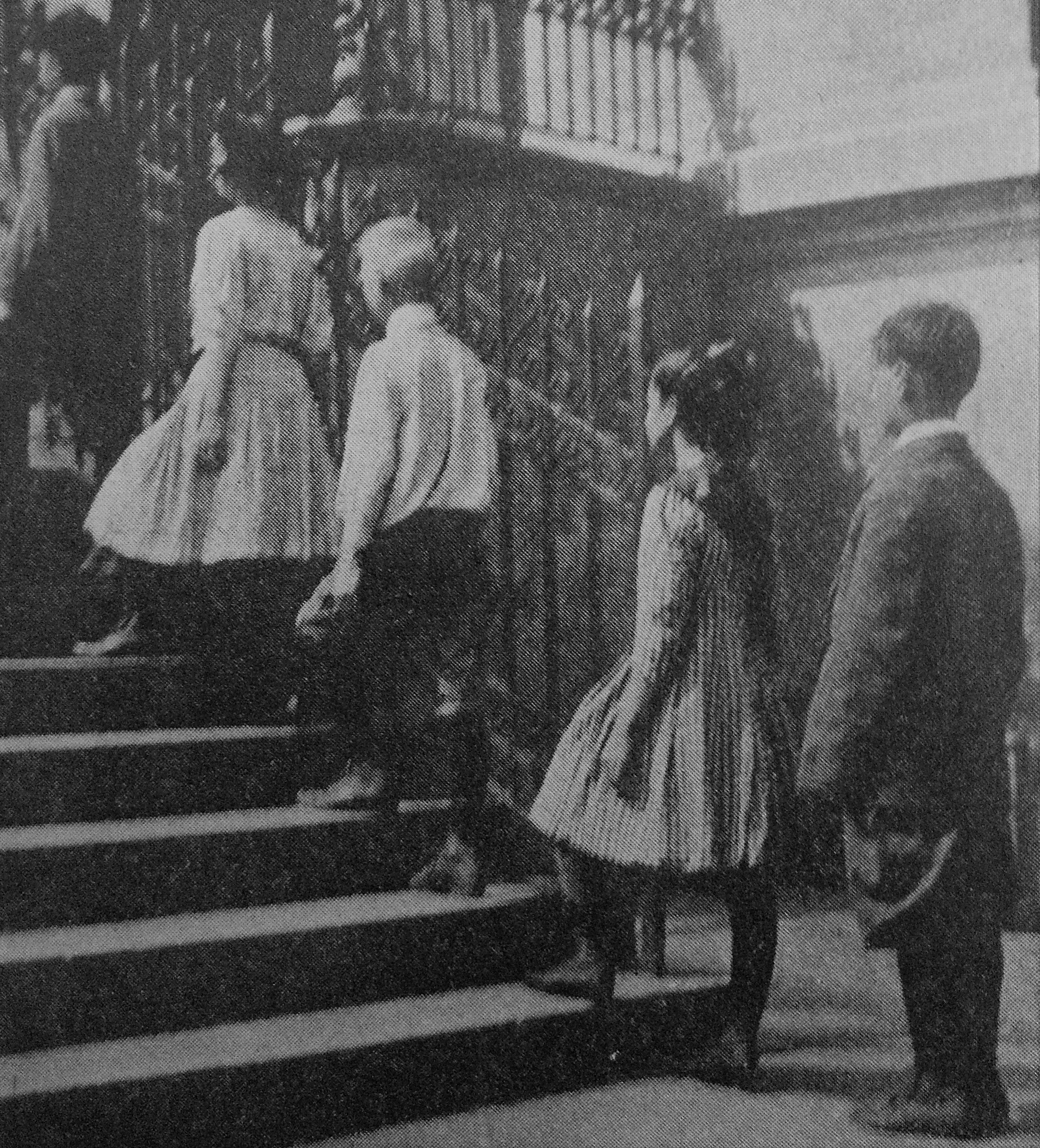 Bancroft: "Erect carriage in stair climbing."