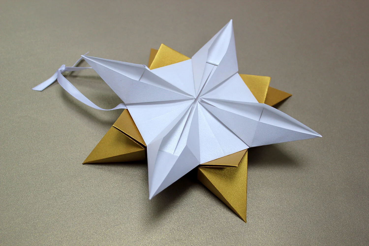 Origami star decoration 1.jpg