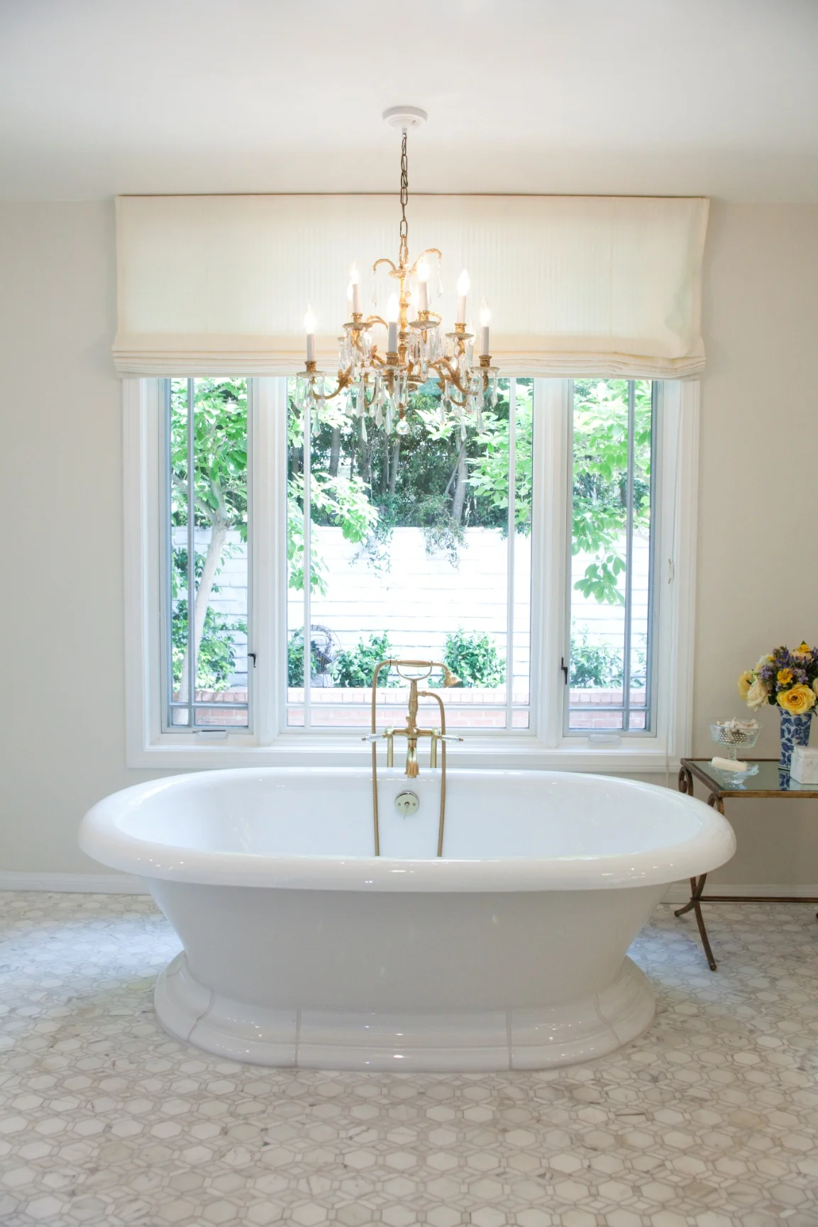 houseplay-canon-drive-master-bath.jpg