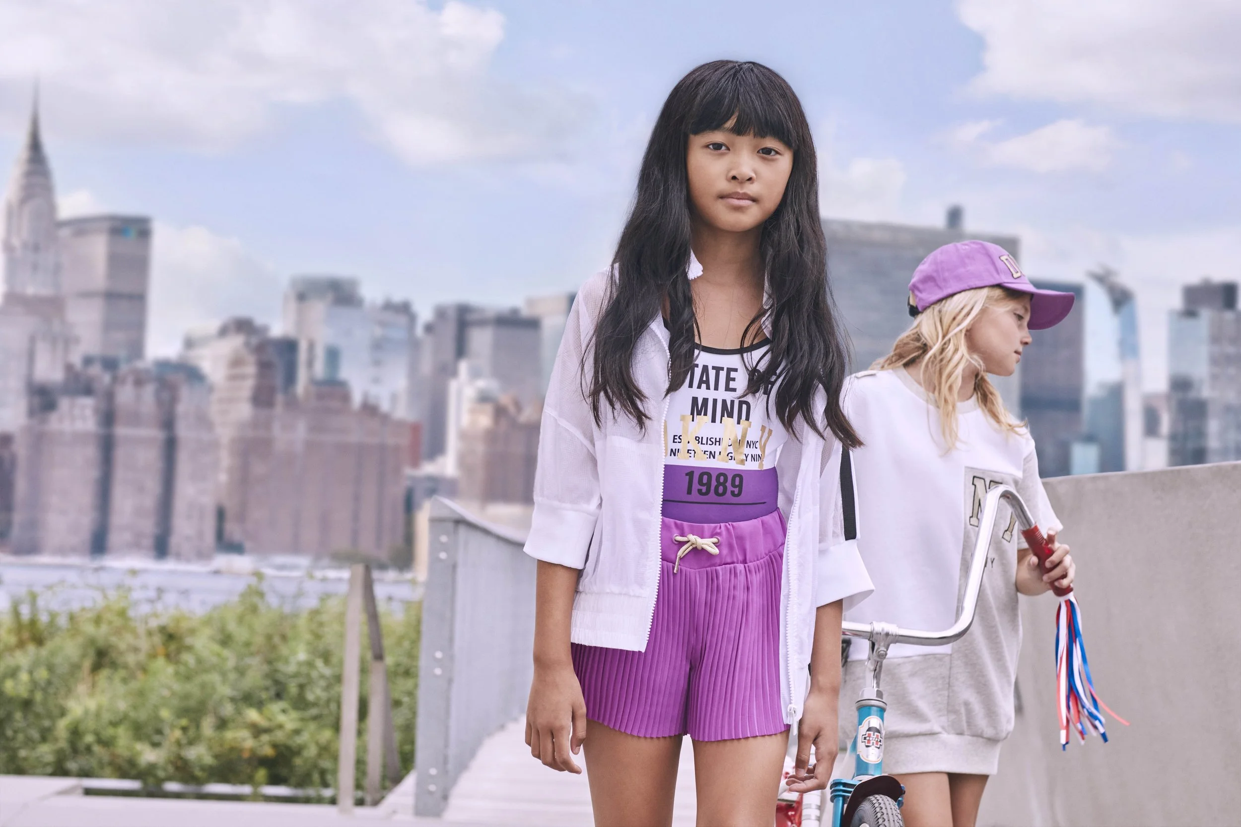 210920_DKNYKIDSSS22_06_105_R3_FINAL_SM.jpg