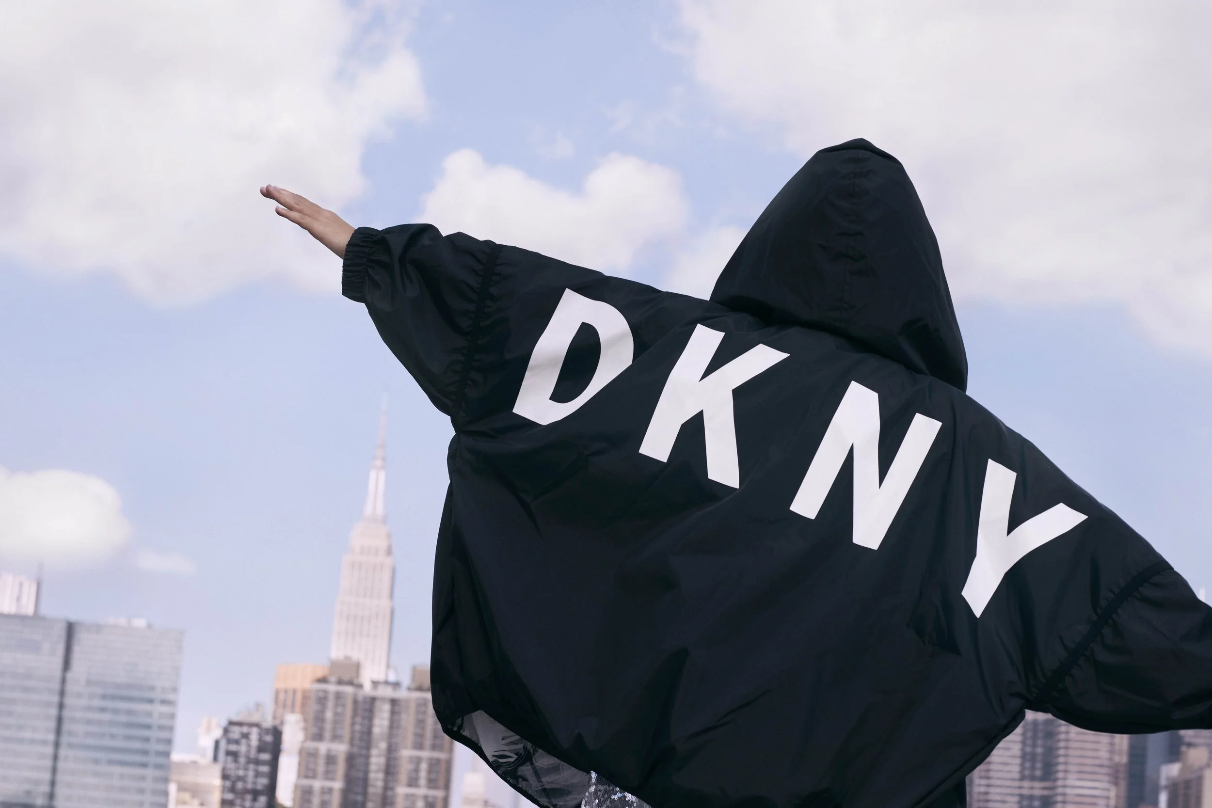 210920_DKNYKIDSSS22_08_096_R3_FINAL_SM.jpg