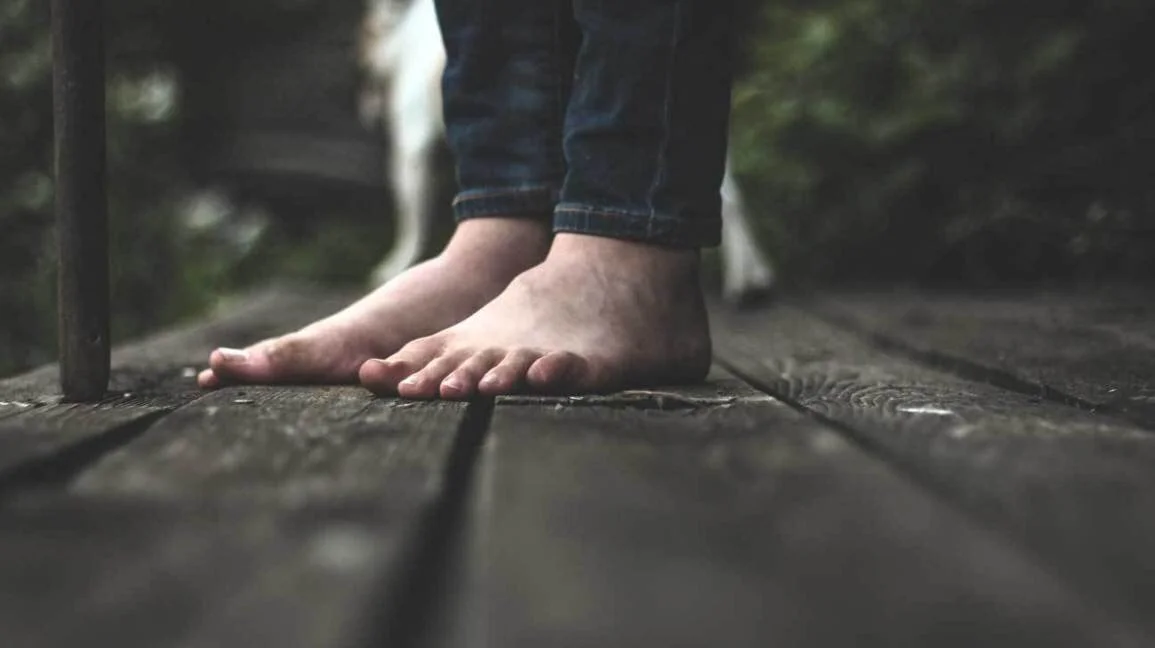 What to know about walking barefoot? 