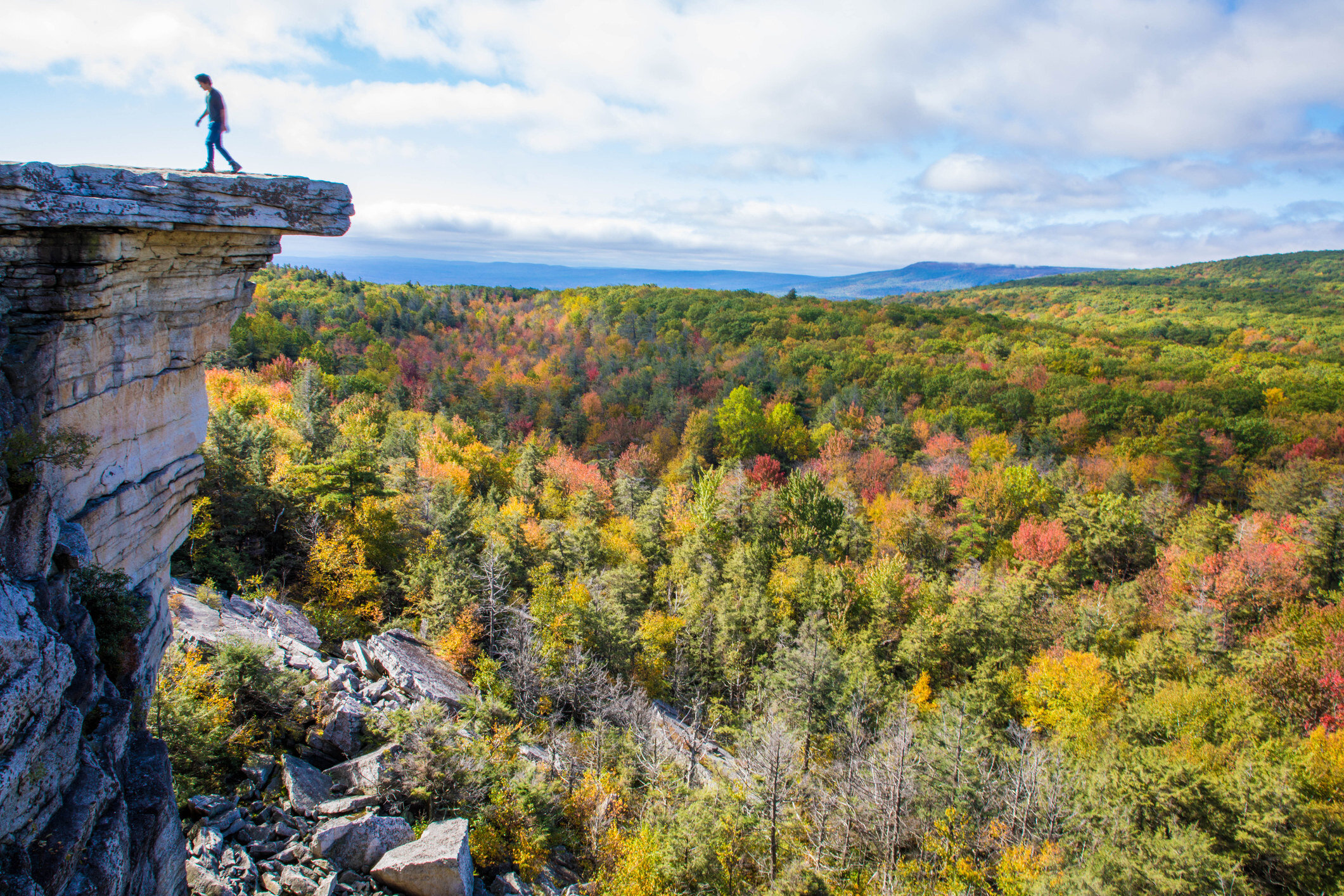 4 Hiking Tips to Keep Your Feet Safe From Injury