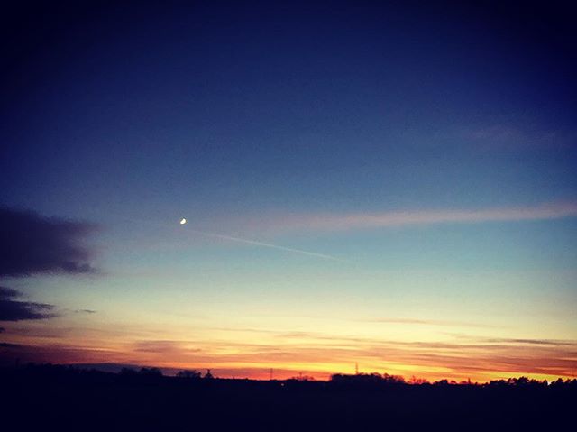 Beautiful early evening sky above Tewkesbury, Gloucestershire 🤩