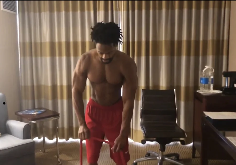 Quick Resistance Band Hotel Workout - 002