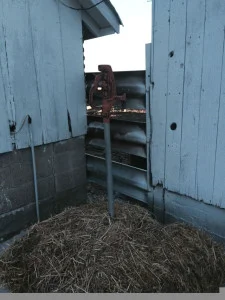 Iowa hydrant with straw